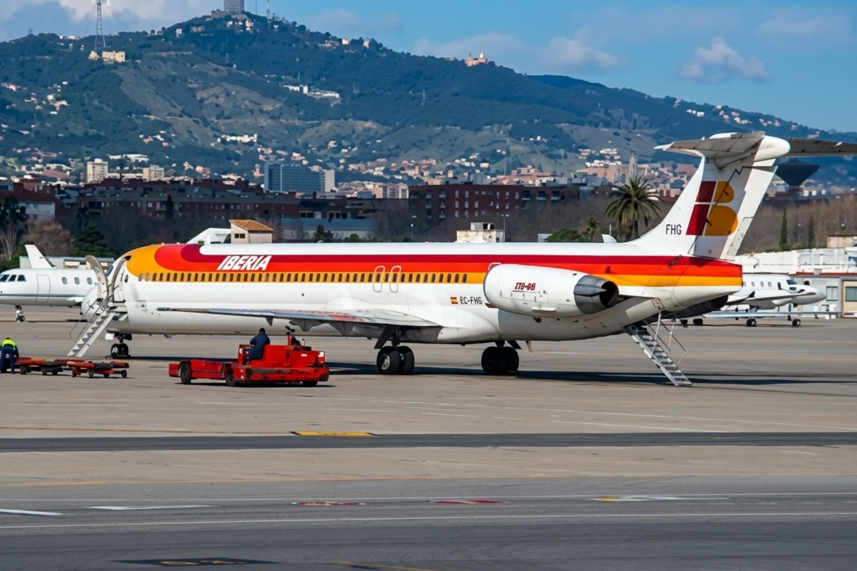 EC-FHG @ LEBL - EC-FHG 1991 MD-88 Iberia BCN 
 - by PhilR