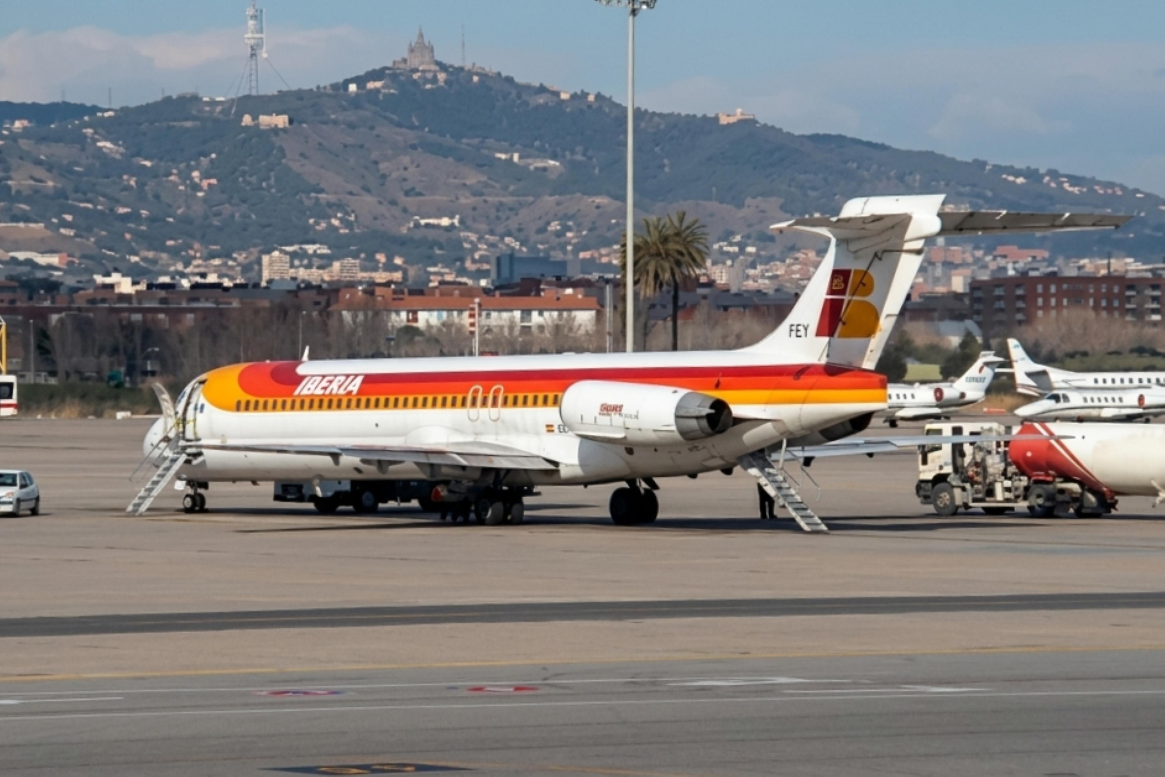 EC-FEY @ LEBL - EC-FEY 1991 MD80 Iberia BCN 
 - by PhilR