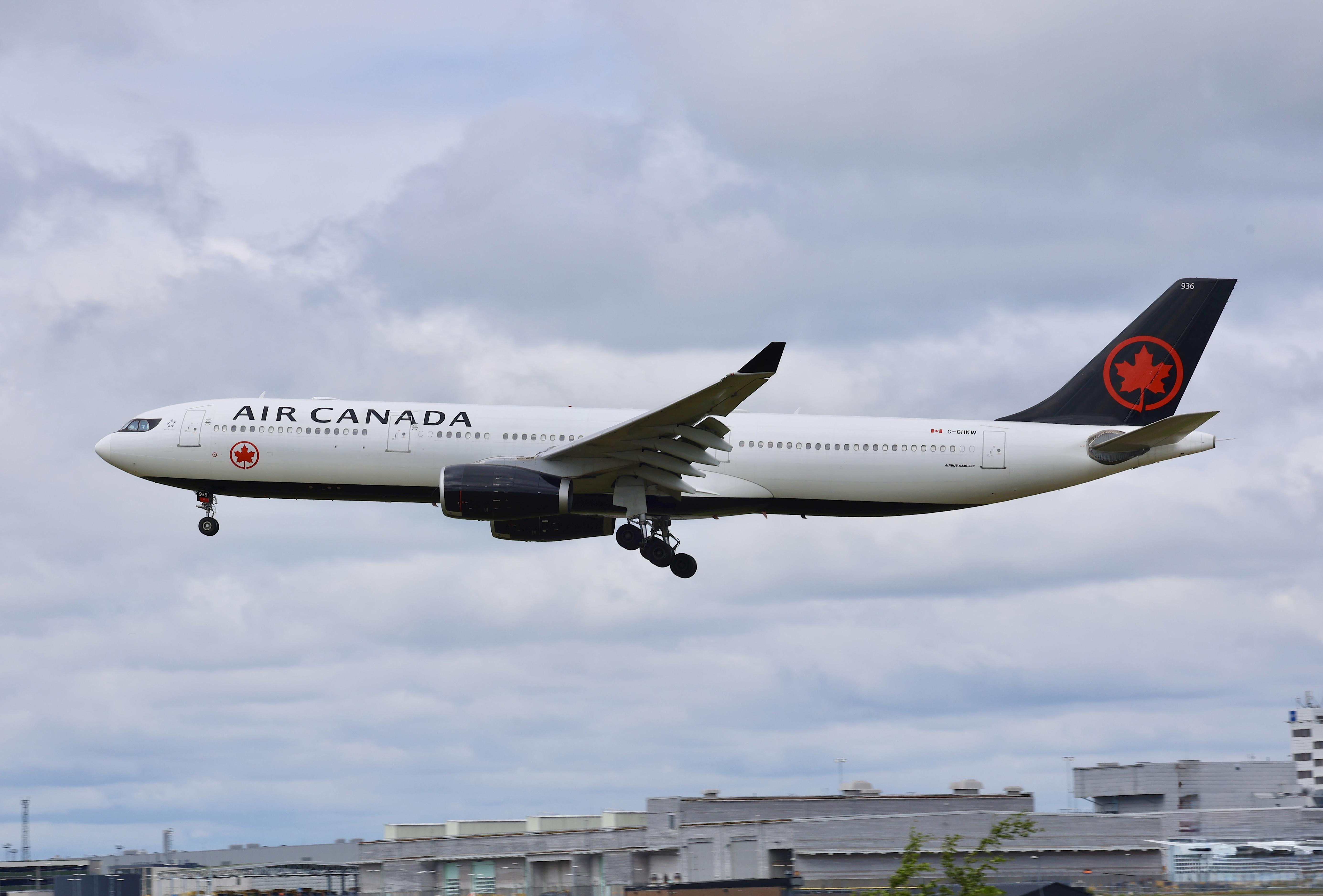C-GHKW	 @ ESSA - Rwy 19L - by wijken