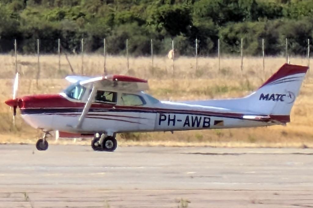 PH-AWB photo, click to enlarge