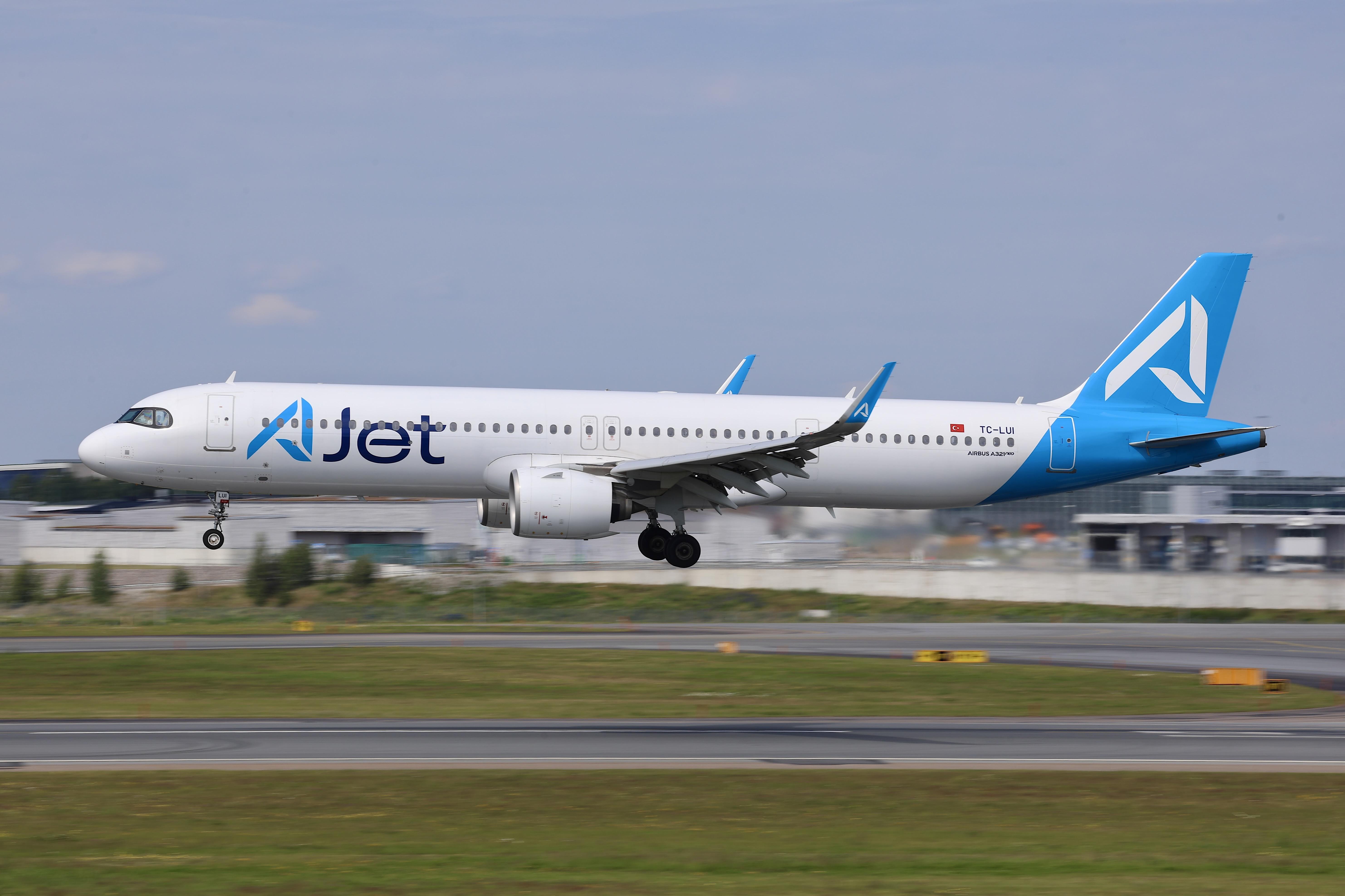 TC-LUI photo, click to enlarge