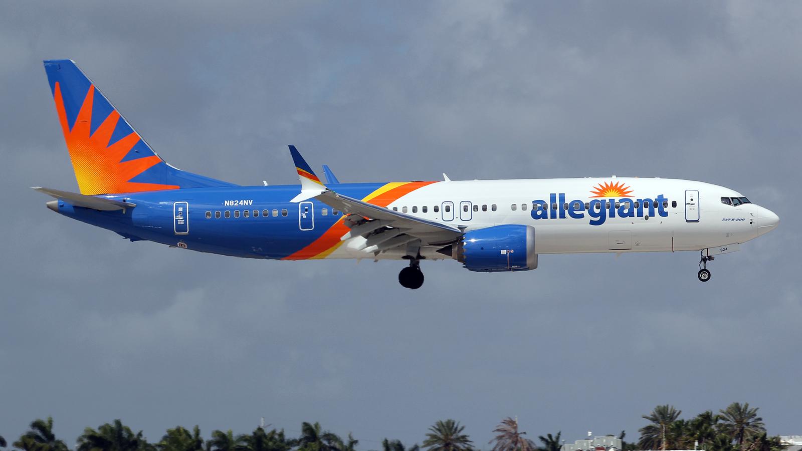 N3058J @ FLL - at fll - by Ronald