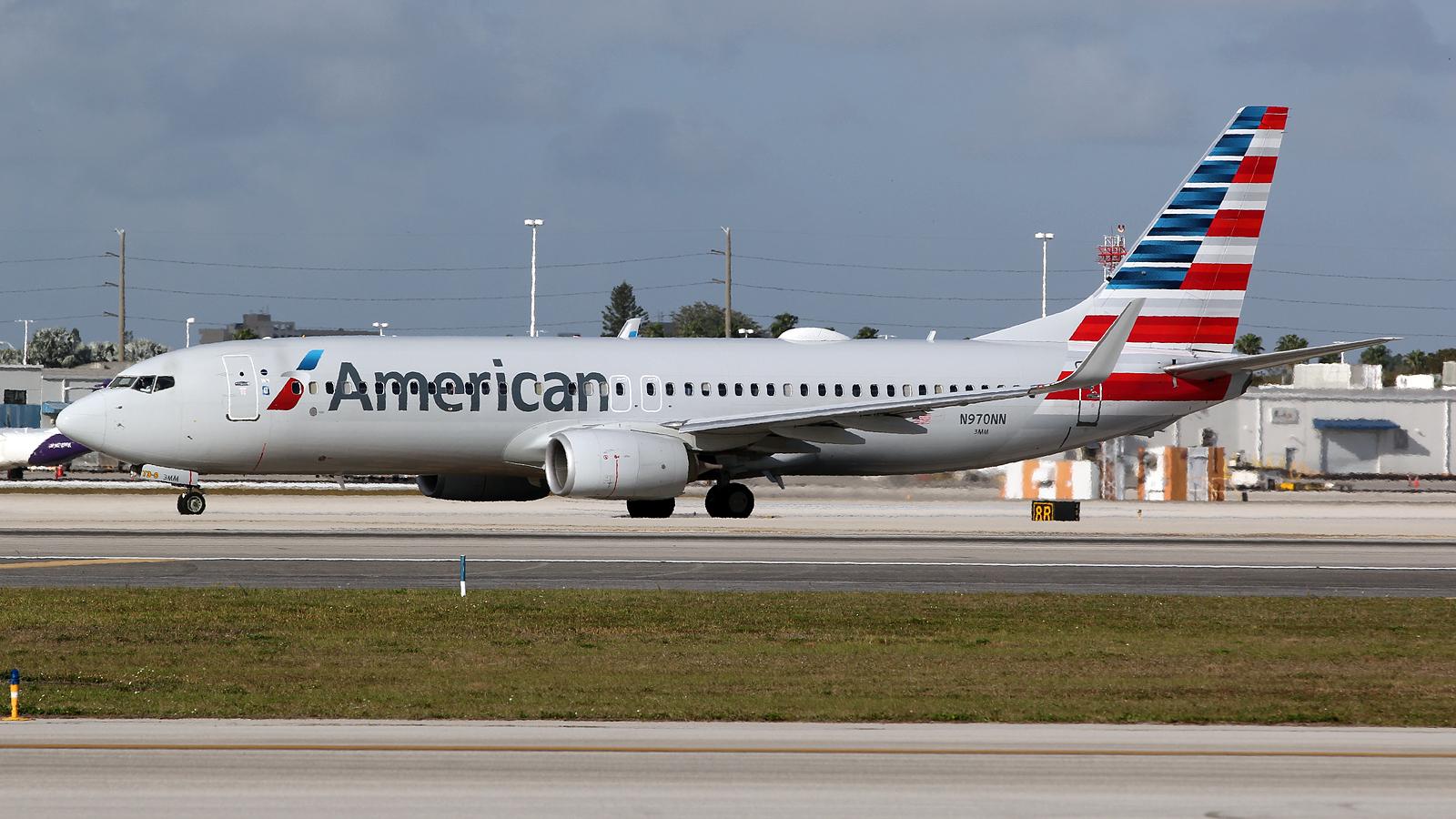 N970NN @ KMIA - at mia - by Ronald