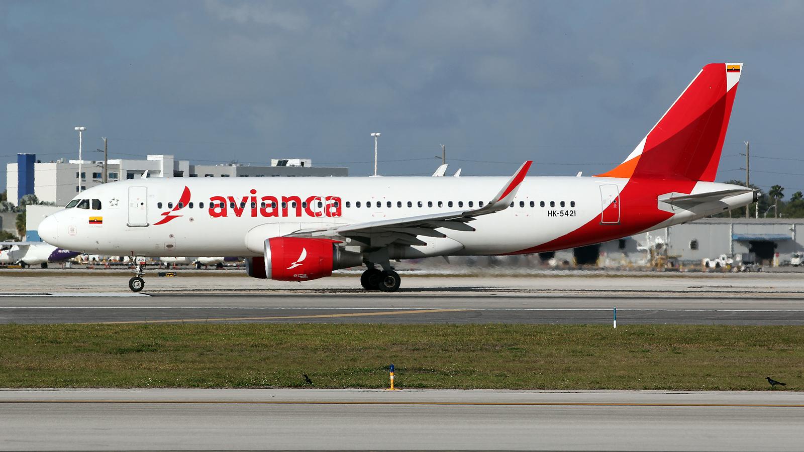 N970NN @ KMIA - at mia - by Ronald