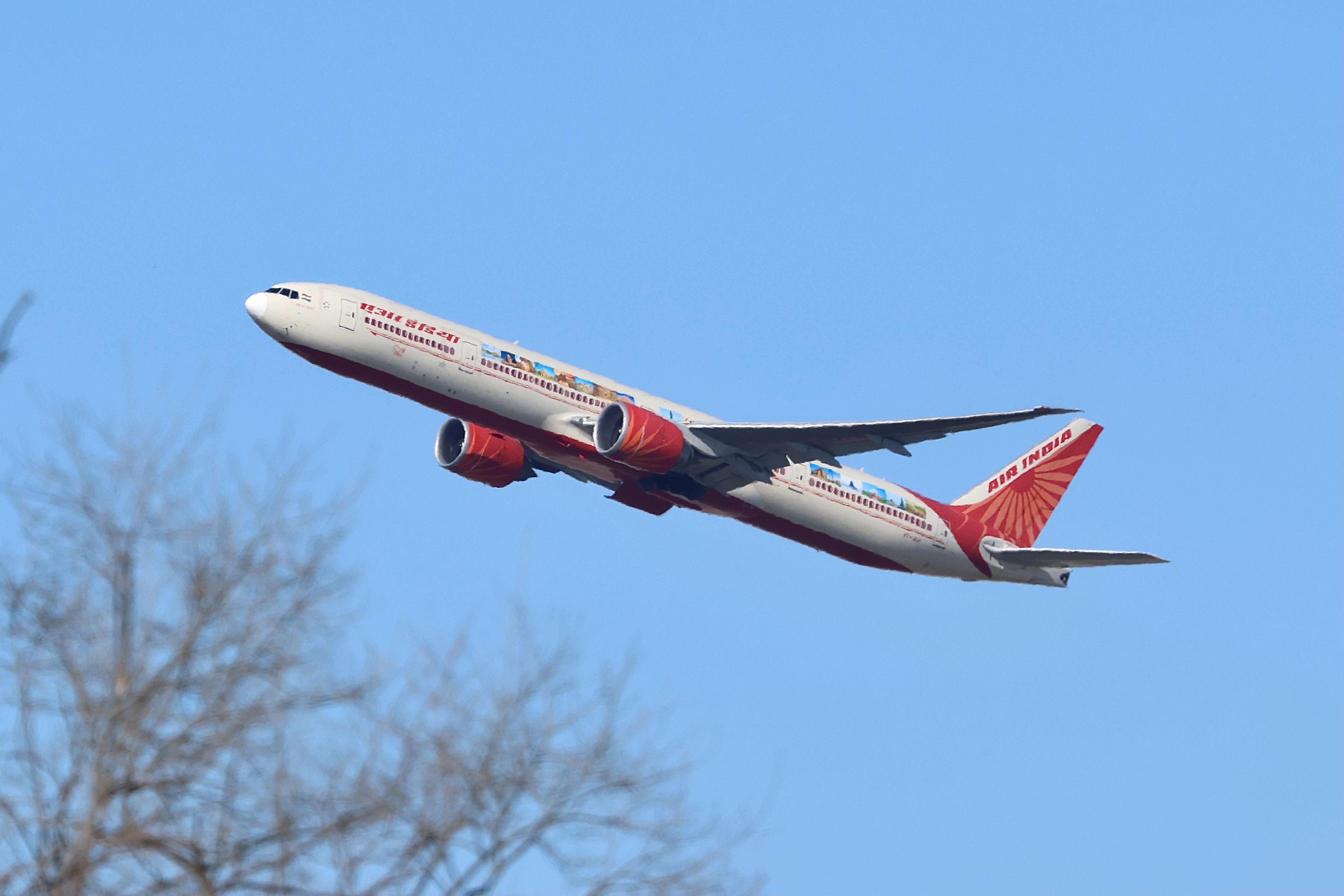 VT-ALN @ KORD - B77W Air India Boeing 777-337(ER).VT-ALN departing 27L KORD - by MarkKalfas
