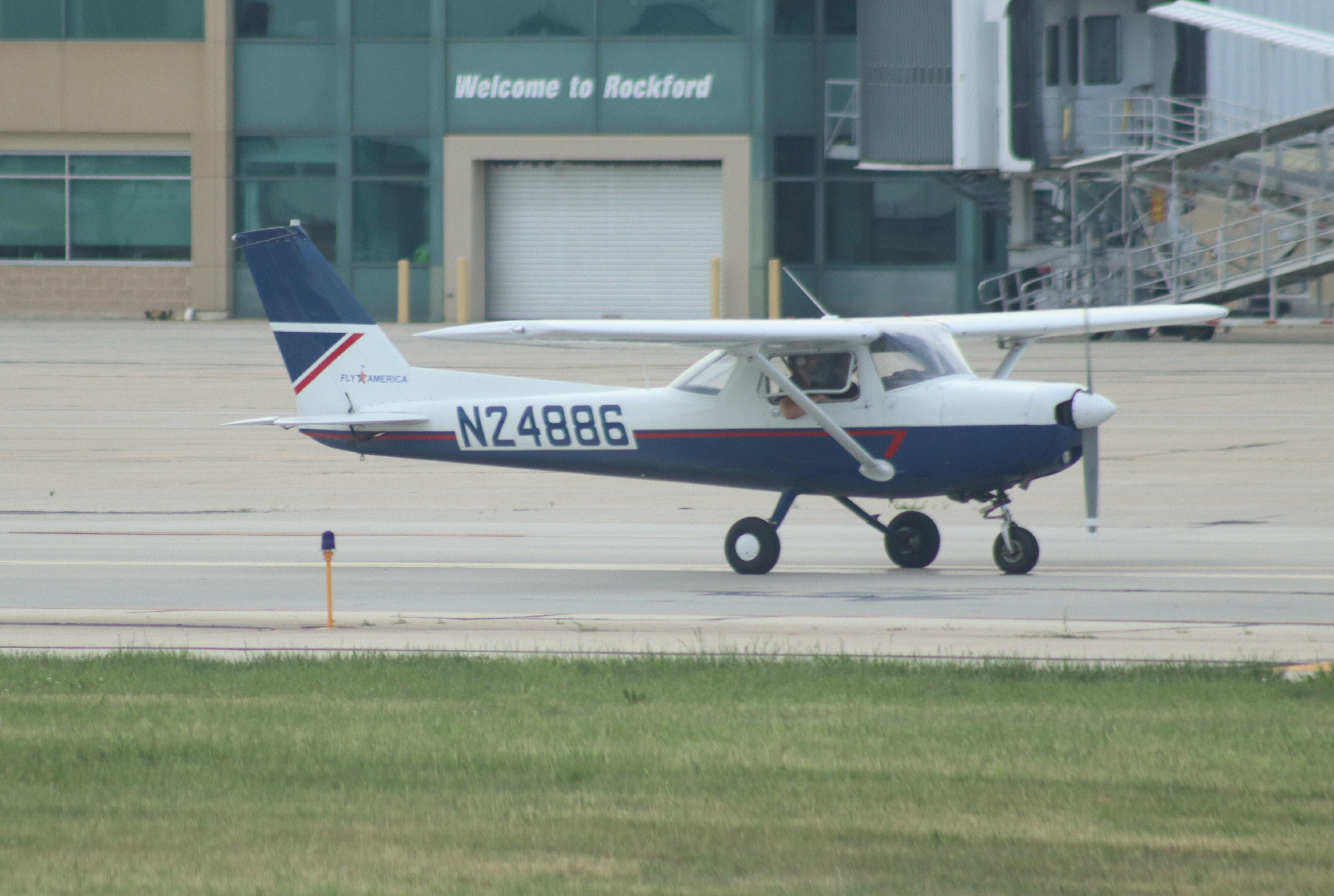 N24886 @ KRFD - Cessna152 - by MarkPasqualino