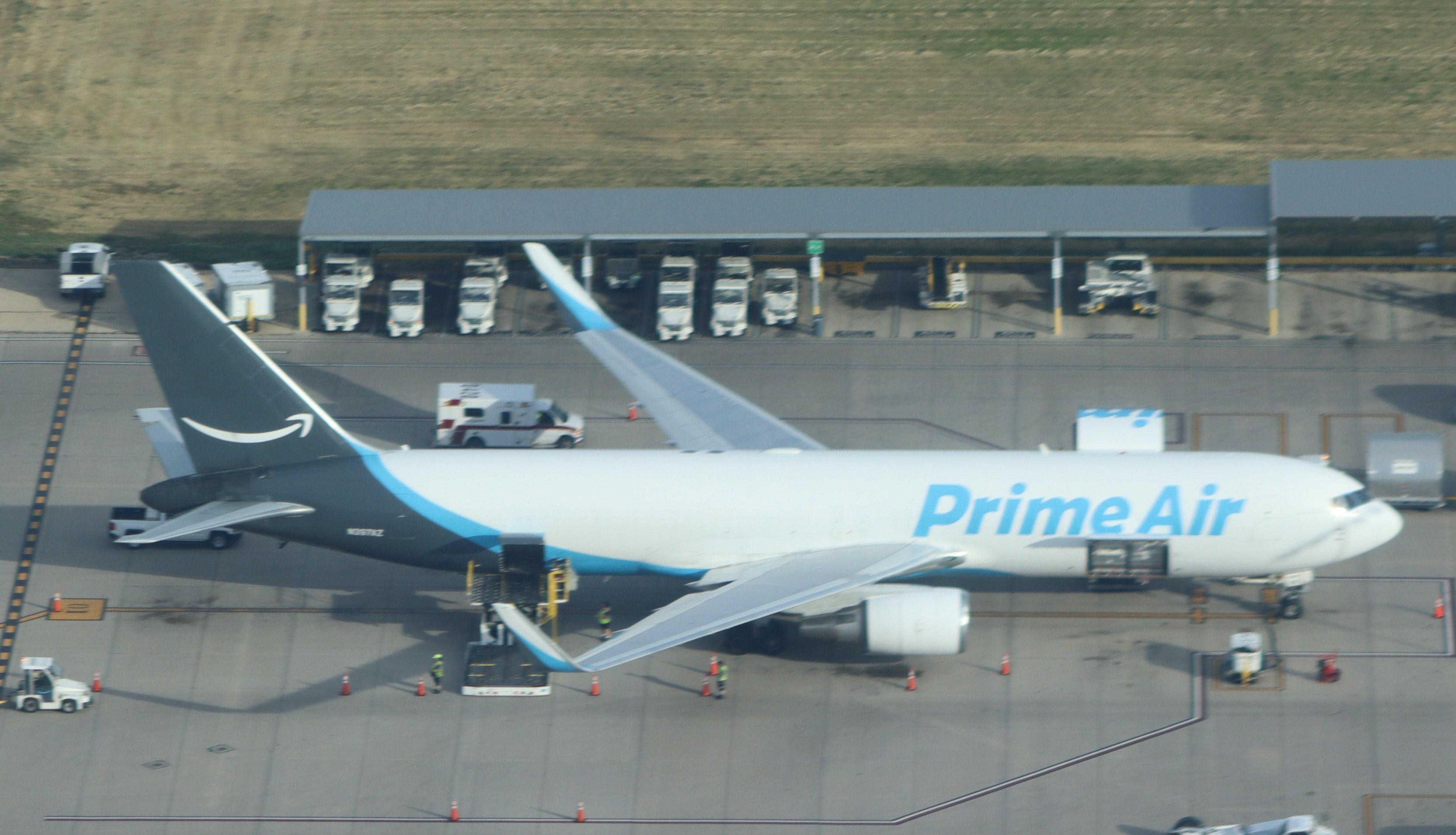 N397AZ @ KRFD - Boeing 767-323/ER(BDSF) - by MarkPasqualino