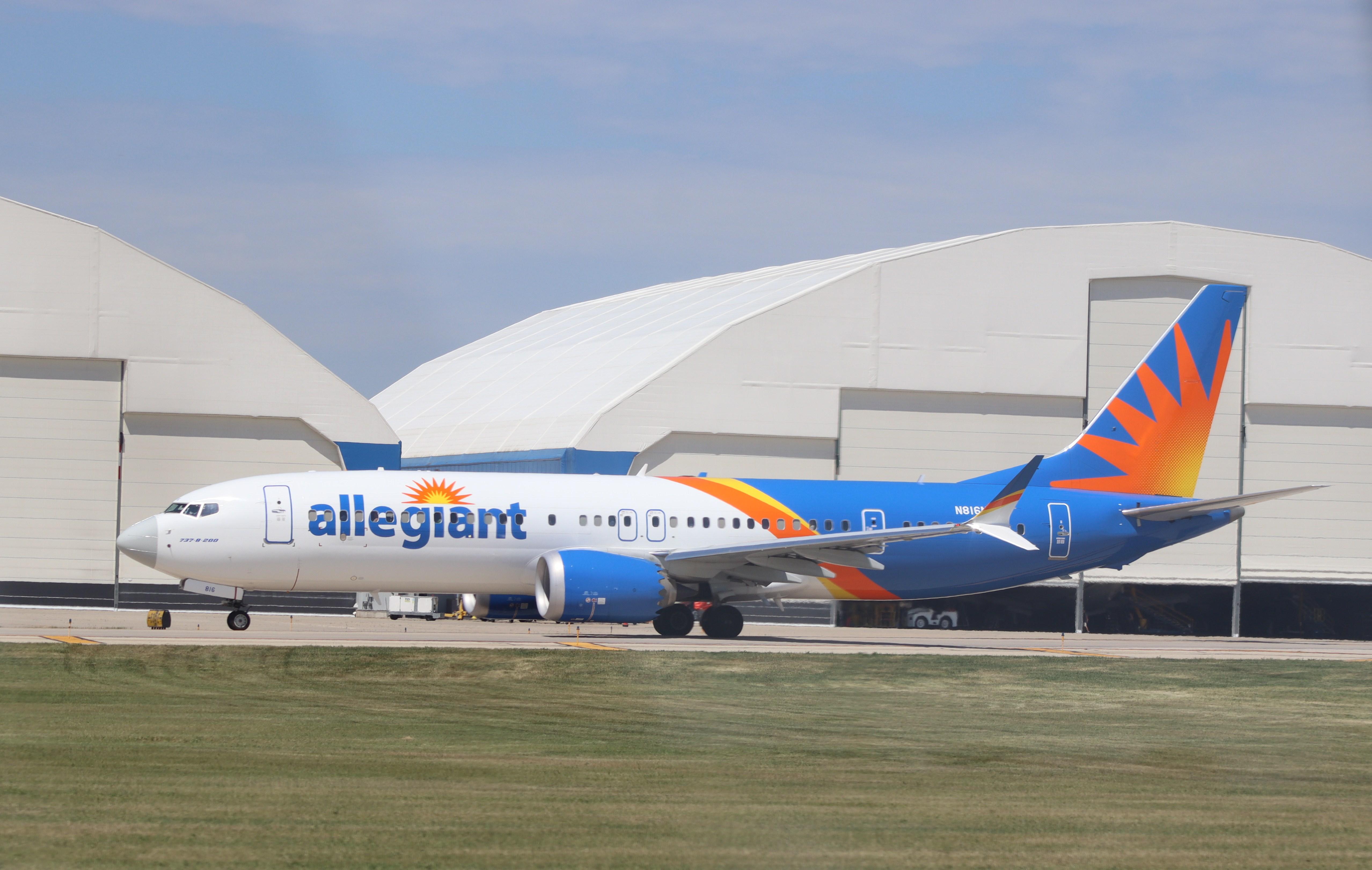 N816NV @ KRFD - Boeing 737-8-200 MAX - by MarkPasqualino
