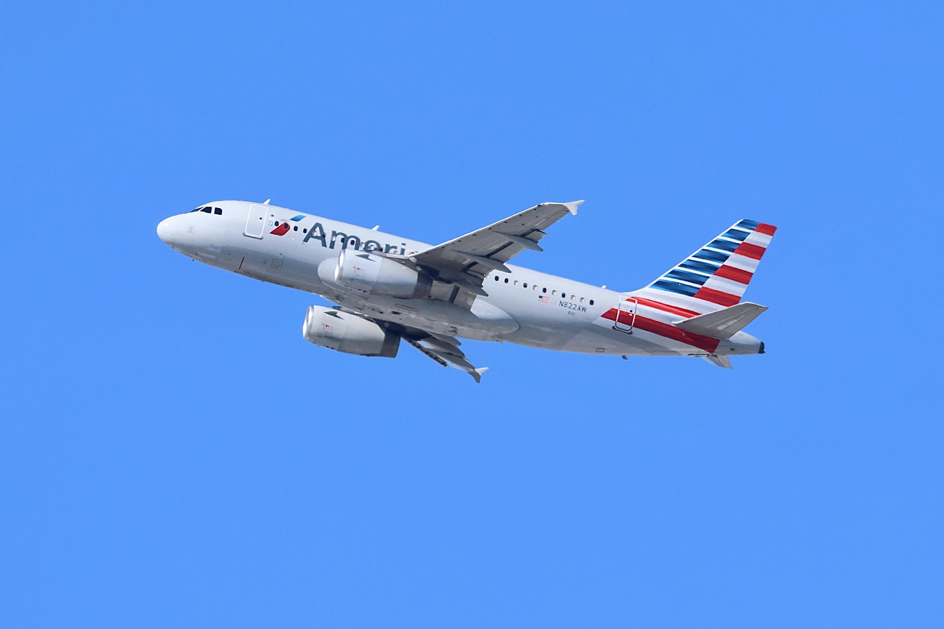 N822AW @ KORD - A319 American Airlines Airbus A319-132 N822AW departing 27L KORD - by MarkKalfas