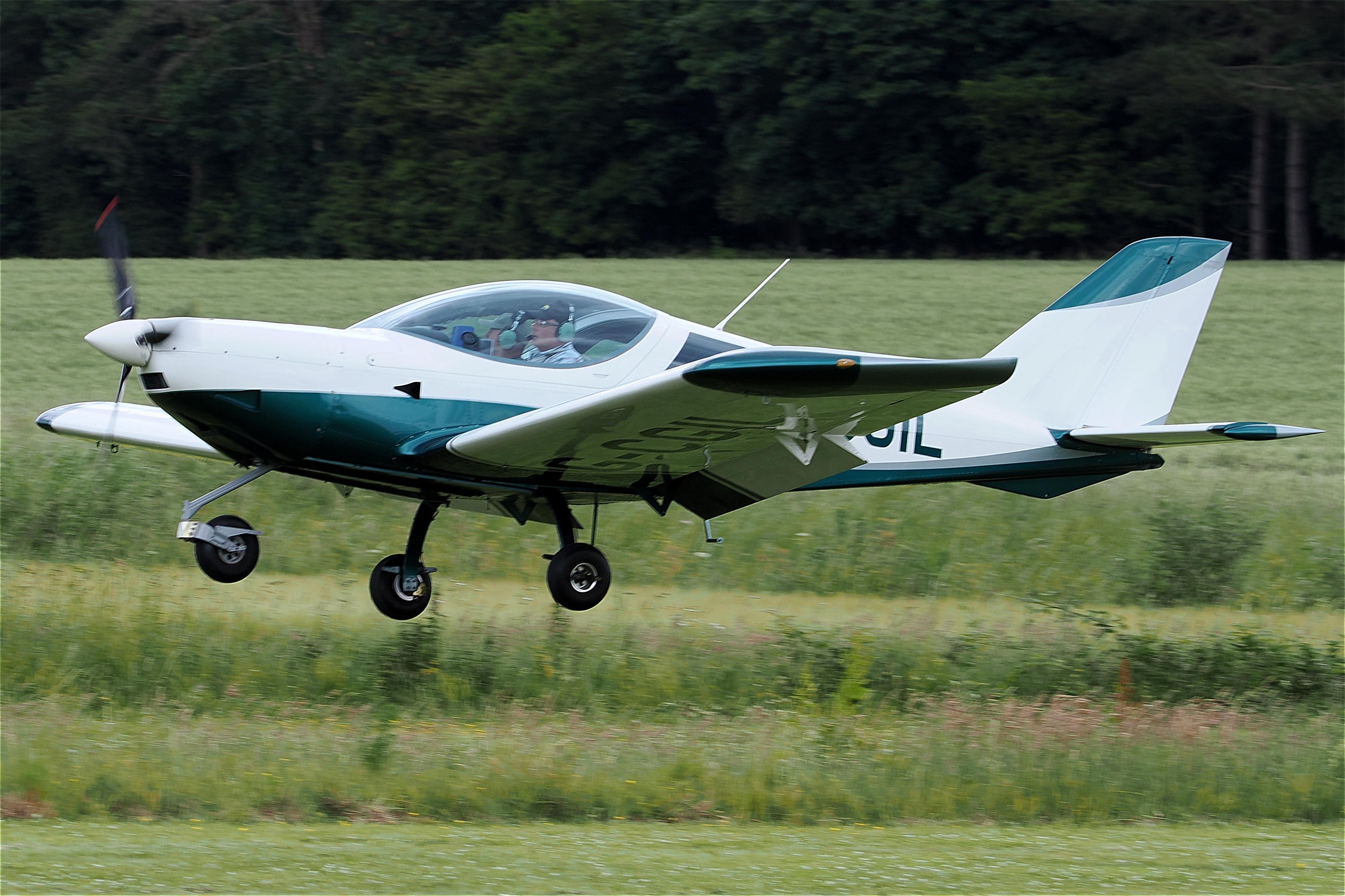 G-CGIL @ X3CX - Landing at Northrepps. - by Graham Reeve