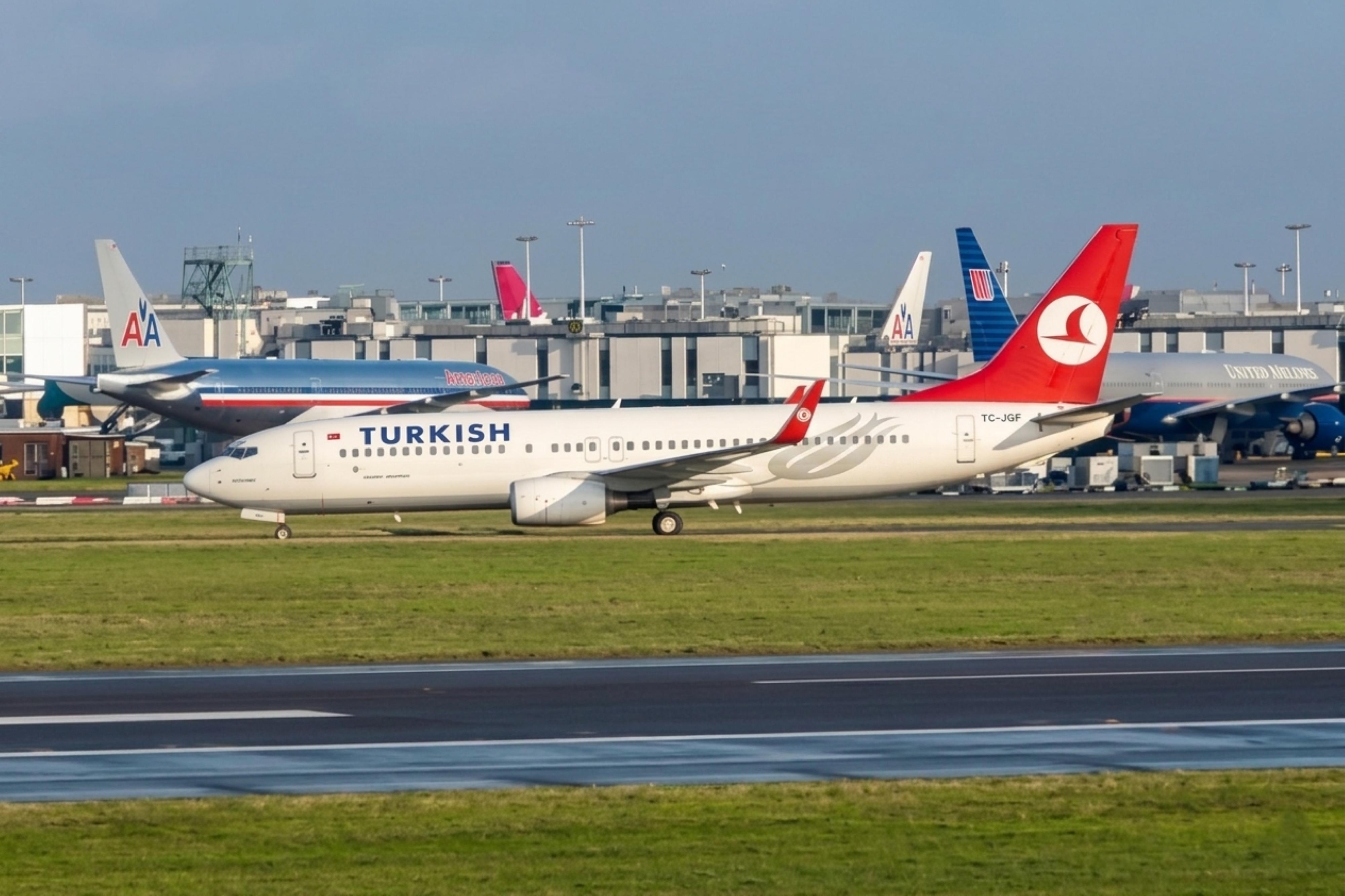 TC-JGF @ EGLL - TC-JGF 2002 B737-800 THY LHR 
 - by PhilR