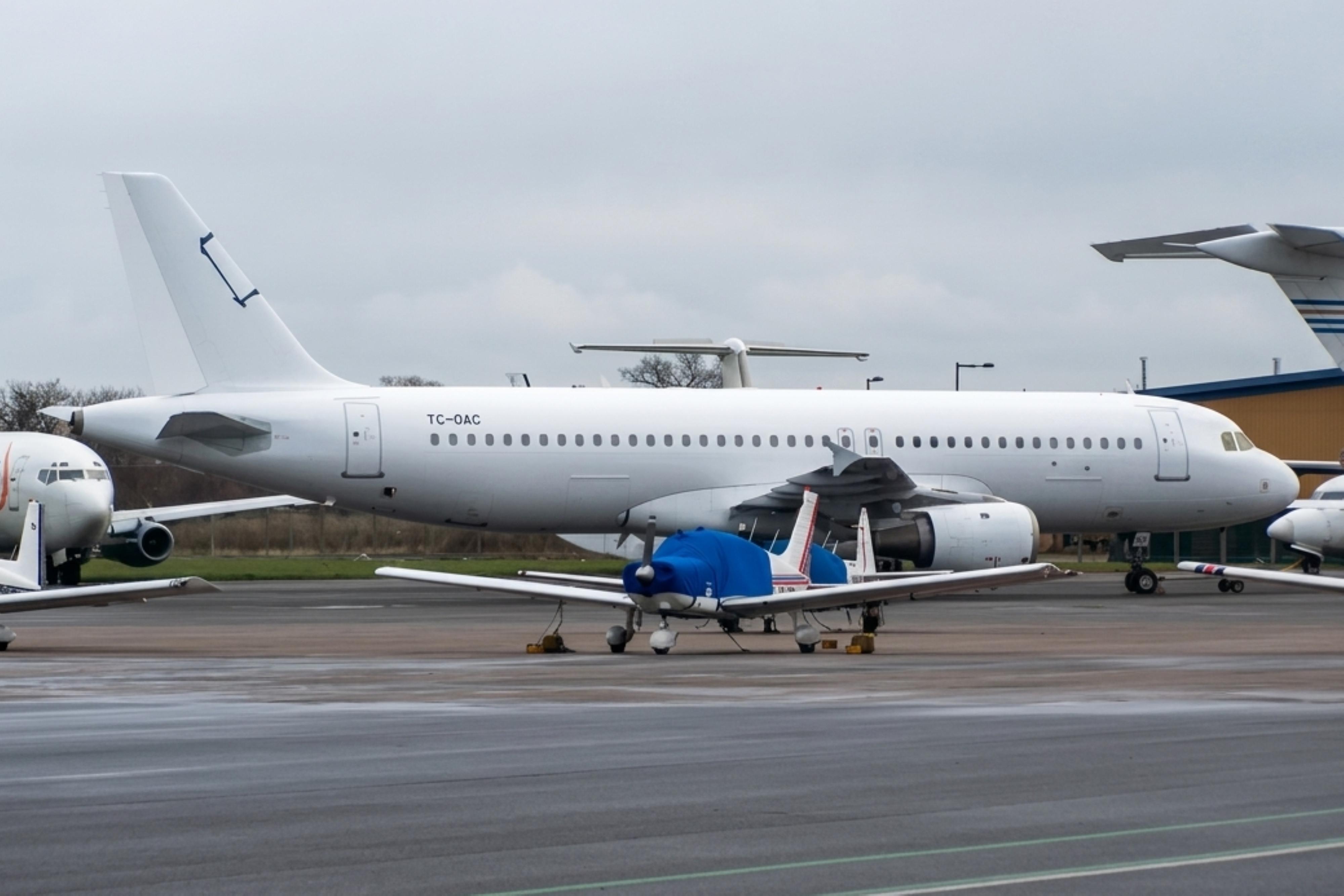 TC-OAC @ EGMC - TC-OAC 1992 A320-200 Onur Air SEN  - by PhilR