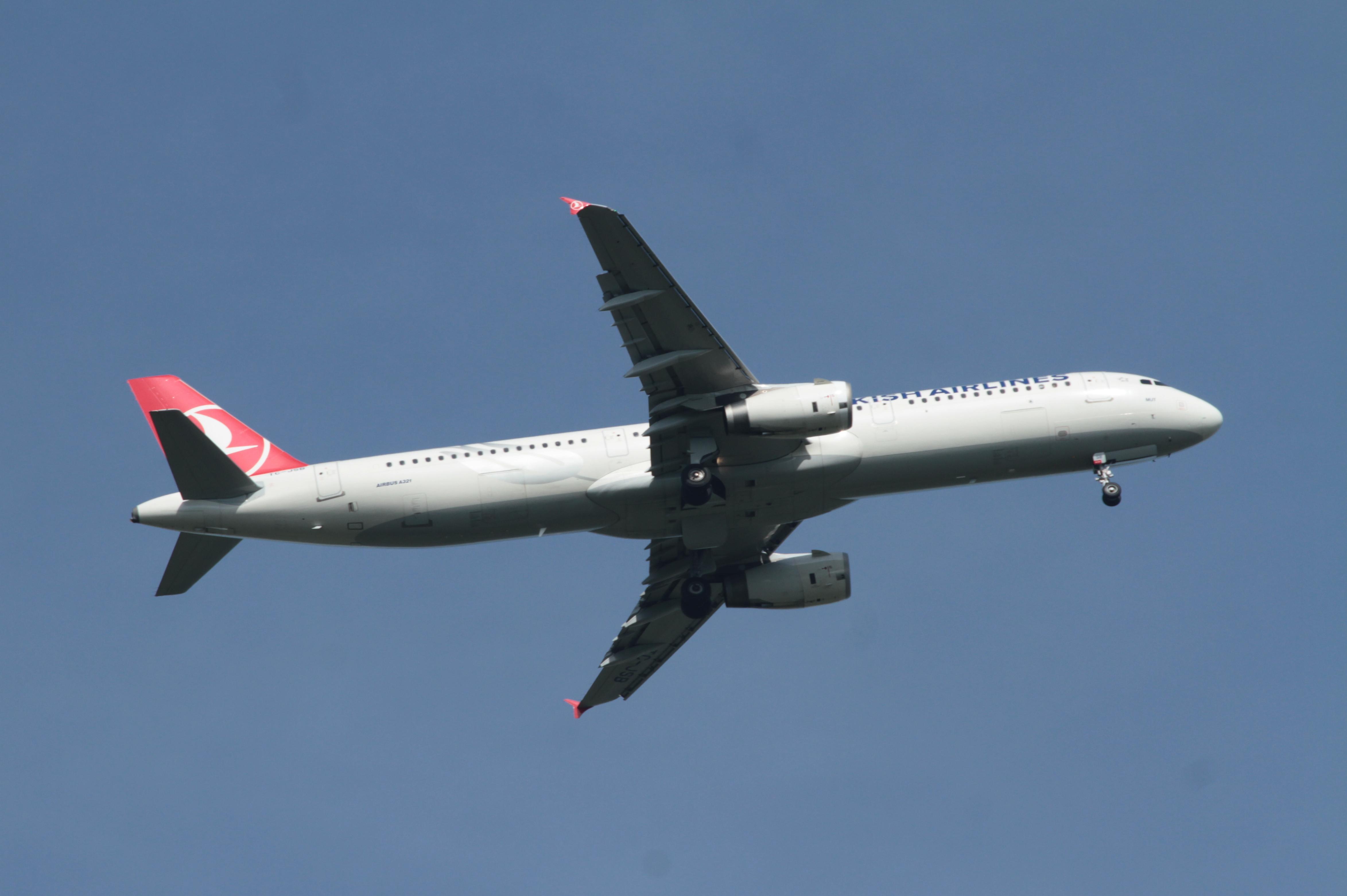 TC-JSB @ EGKK - TC-JSB 2012 THY A321-200 Kingsfold Rally
 - by PhilR