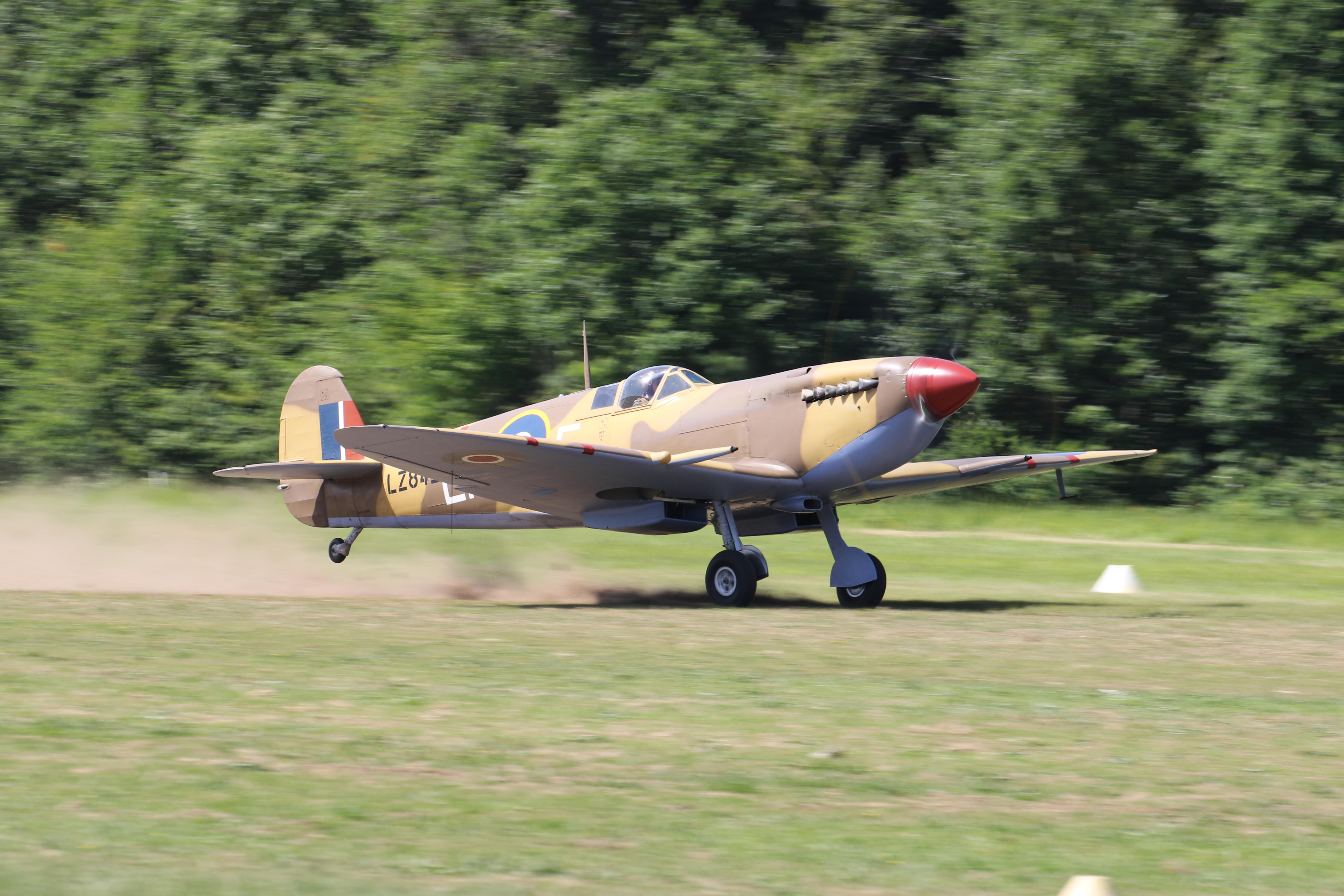 G-CGZU @ LFFQ - Landing at La Ferté Alais - by olivier cortot