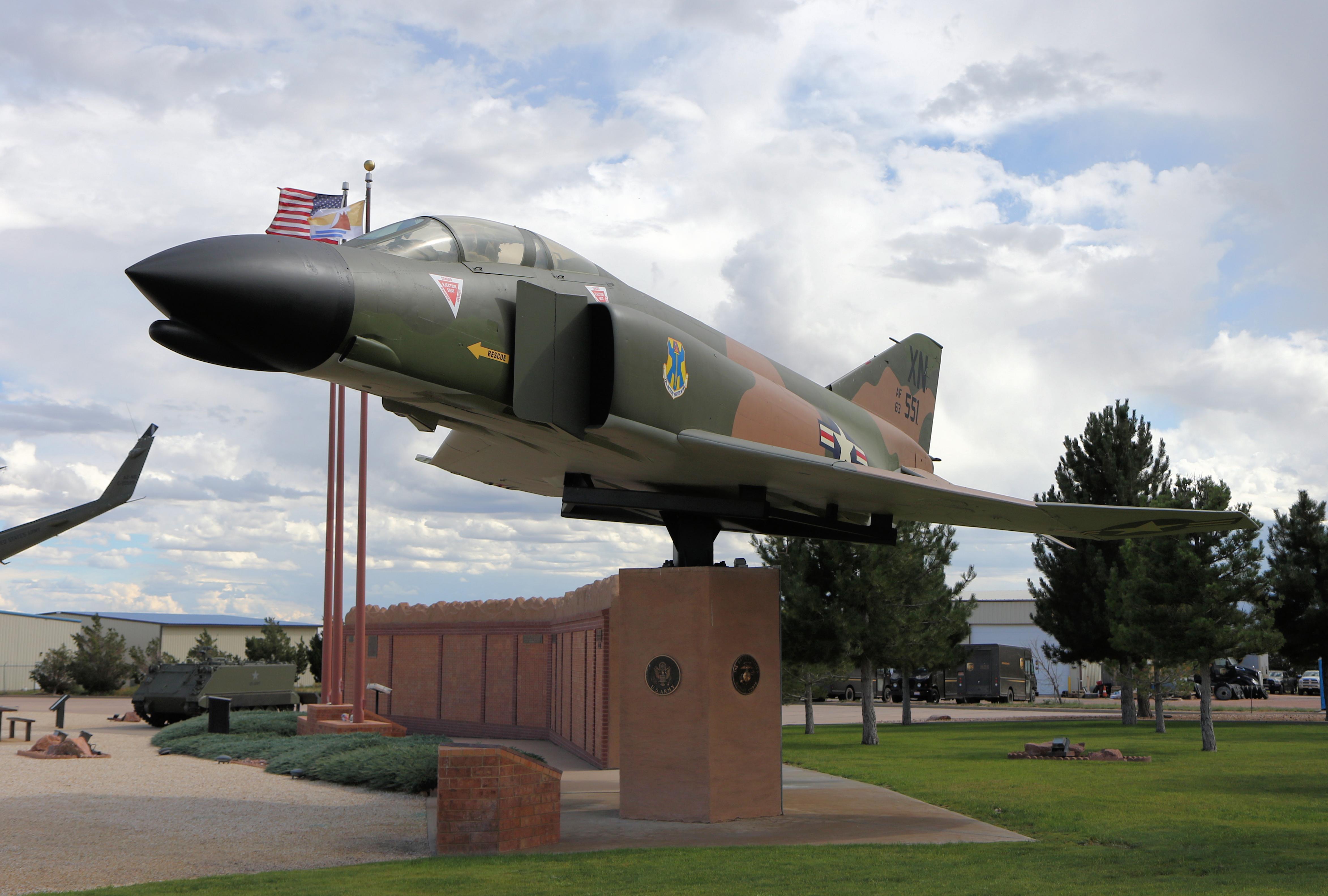 63-7551 @ 1V6 - on display - by olivier Cortot