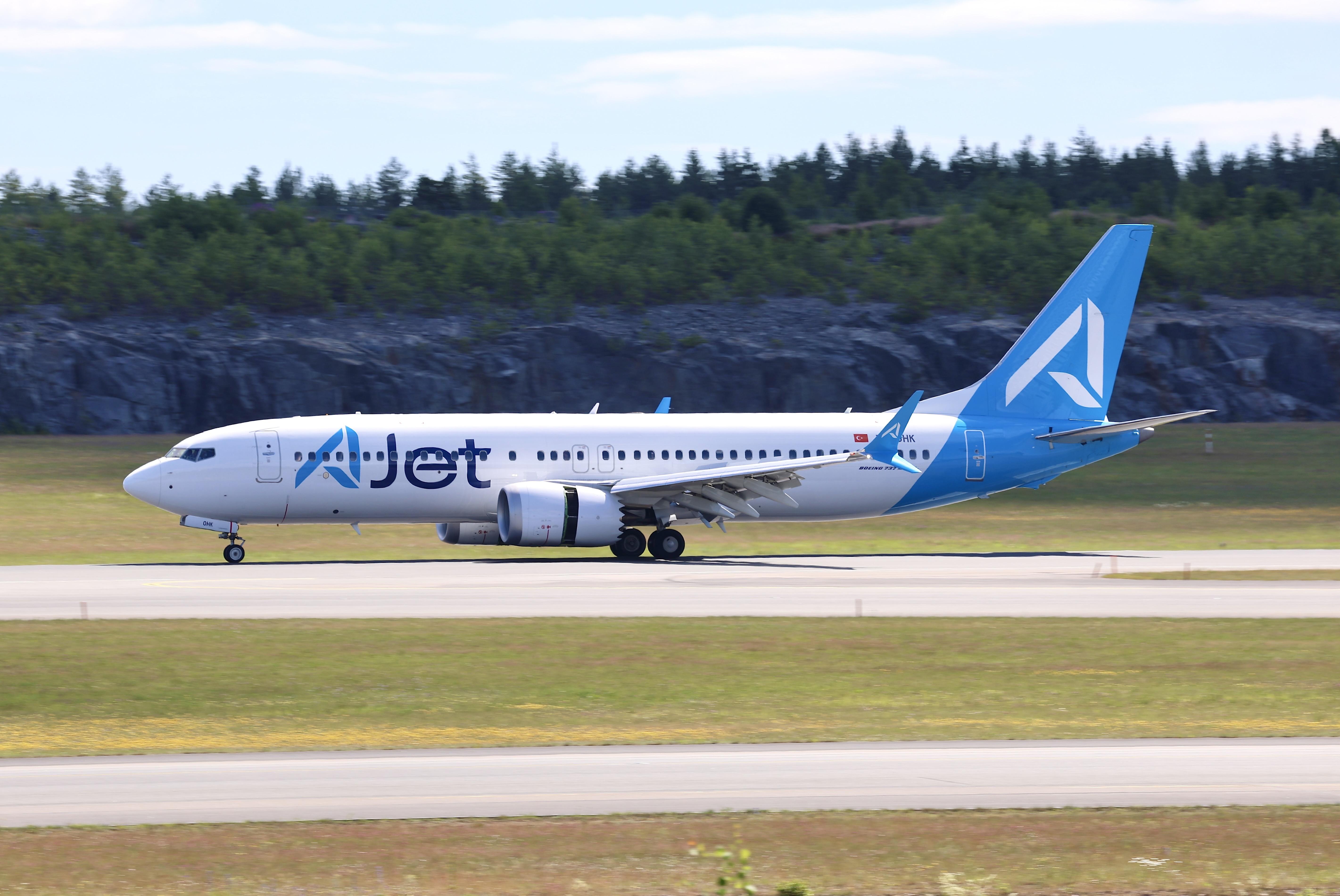 TC-OHK @ ESSA - Rwy 01R - by wijken