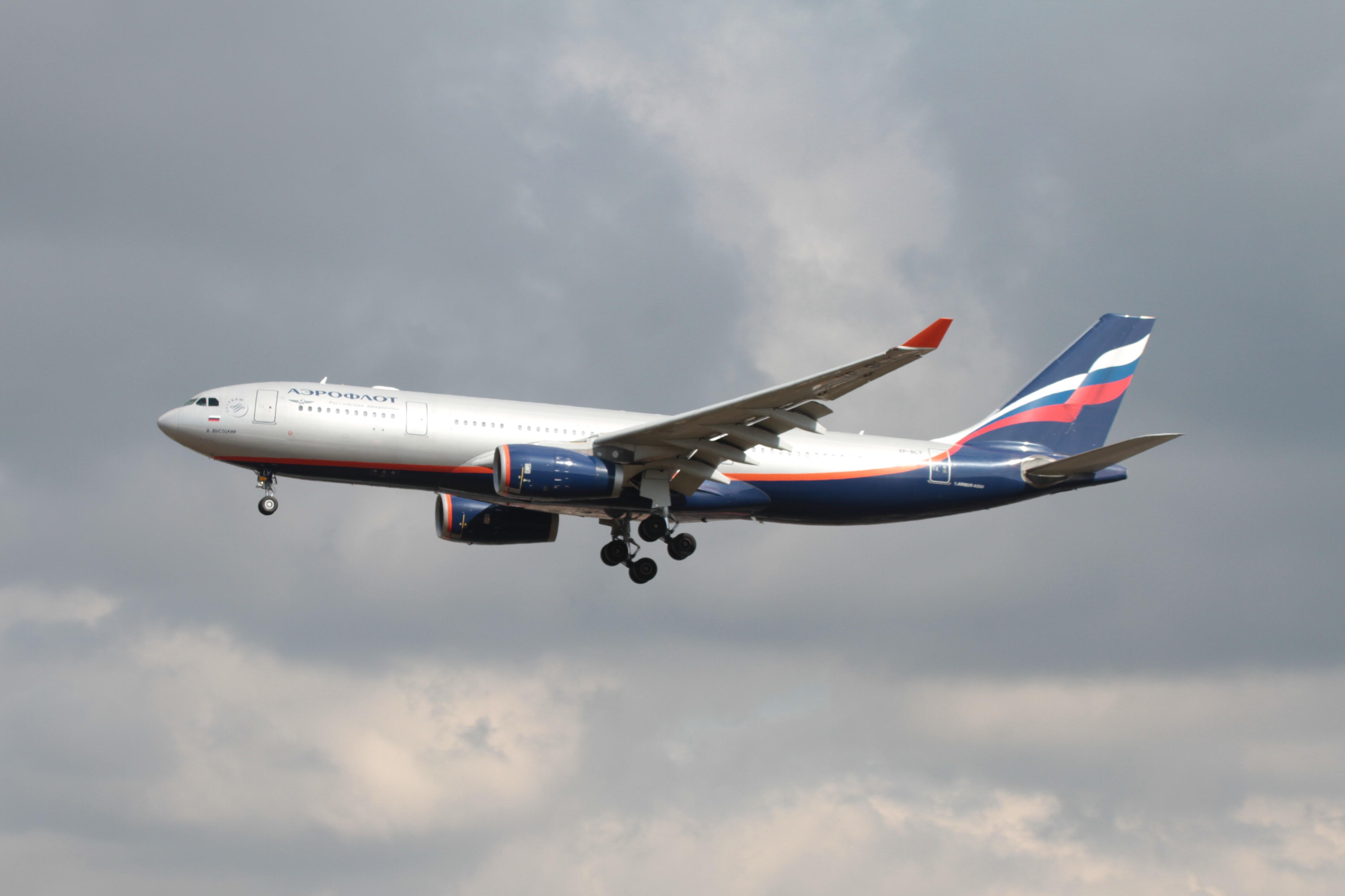 VP-BLY @ EGLL - VP-BLY 2008 Airbus A330-200 Bedfont 
 - by PhilR