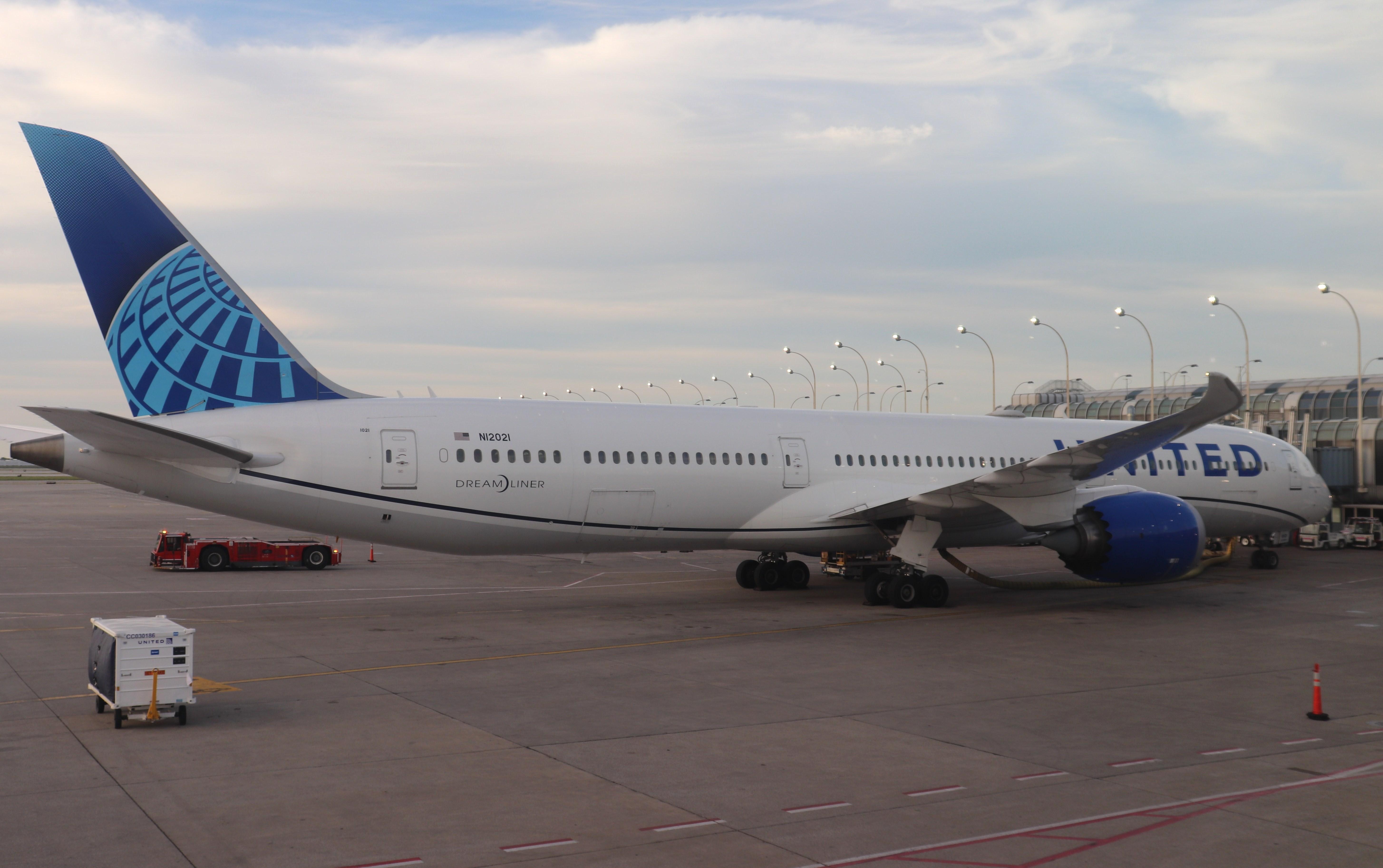 N12021 @ KORD - Boeing 787-10 Dreamliner - by MarkPasqualino