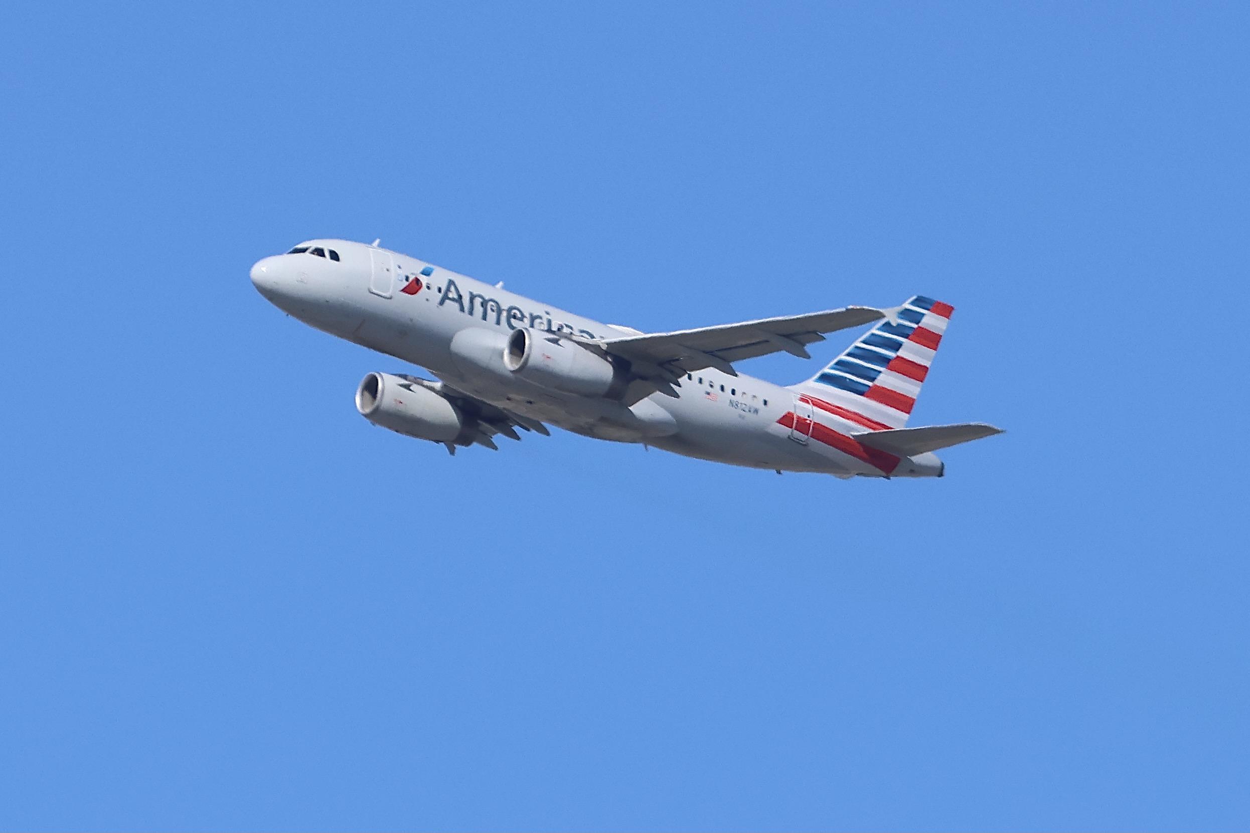 N812AW @ KORD - A319 American Airbus A319-132, N812AW departing 27L KORD - by MarkKalfas