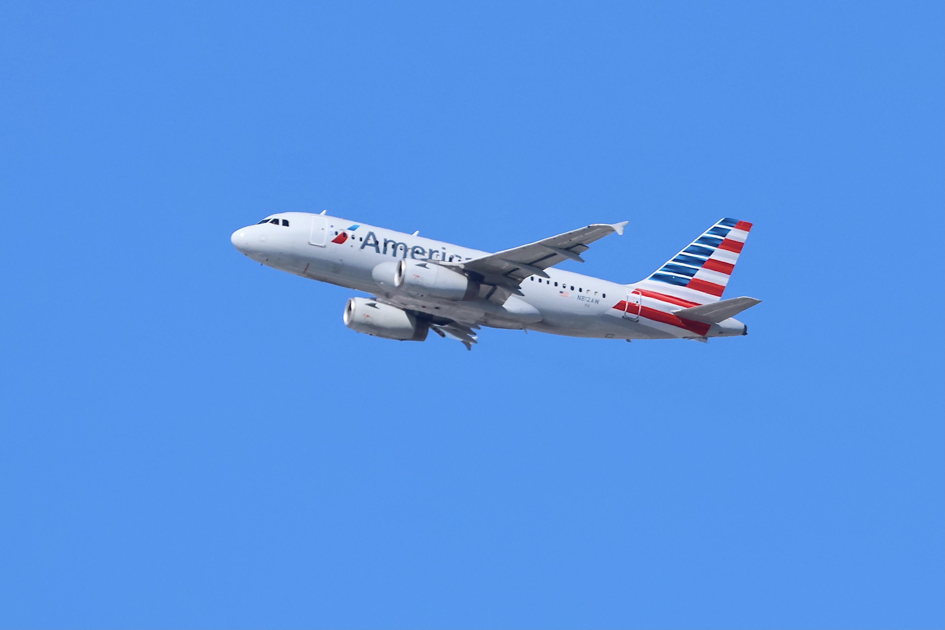 N812AW @ KORD - A319 American Airbus A319-132, N812AW departing 27L KORD - by MarkKalfas