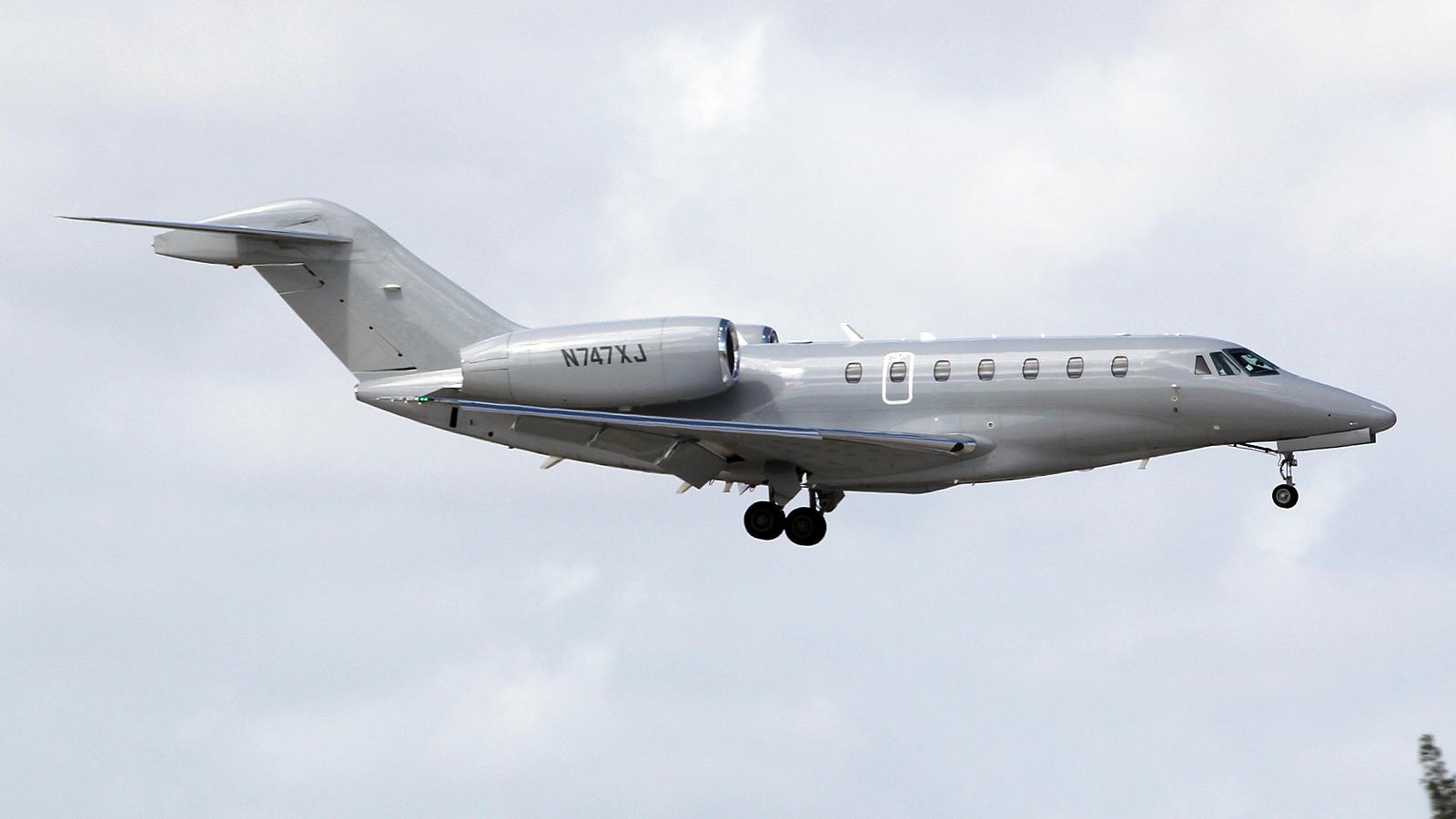 N747XJ photo, click to enlarge