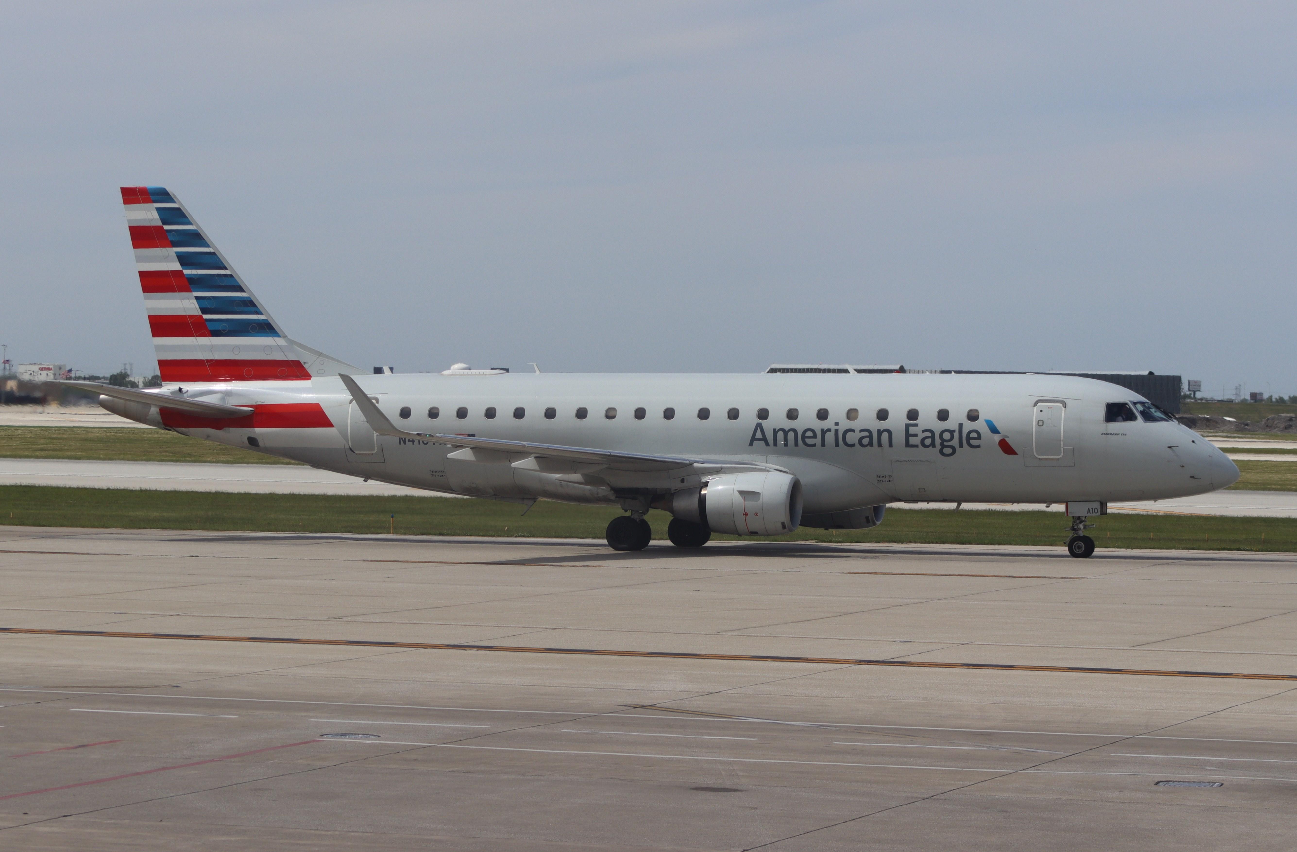 N410YX @ KORD - ERJ-170-200LR - by MarkPasqualino