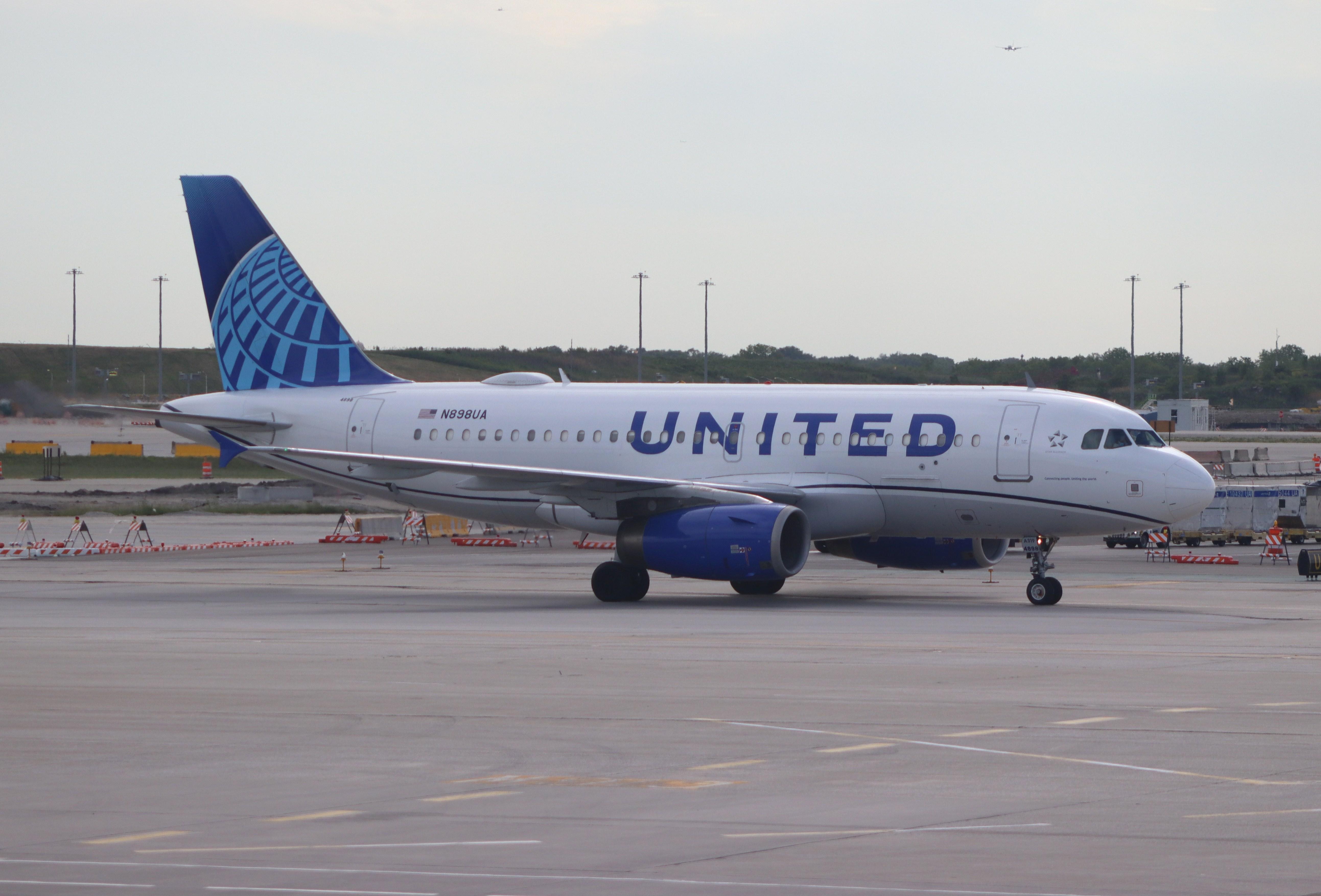 N898UA photo, click to enlarge