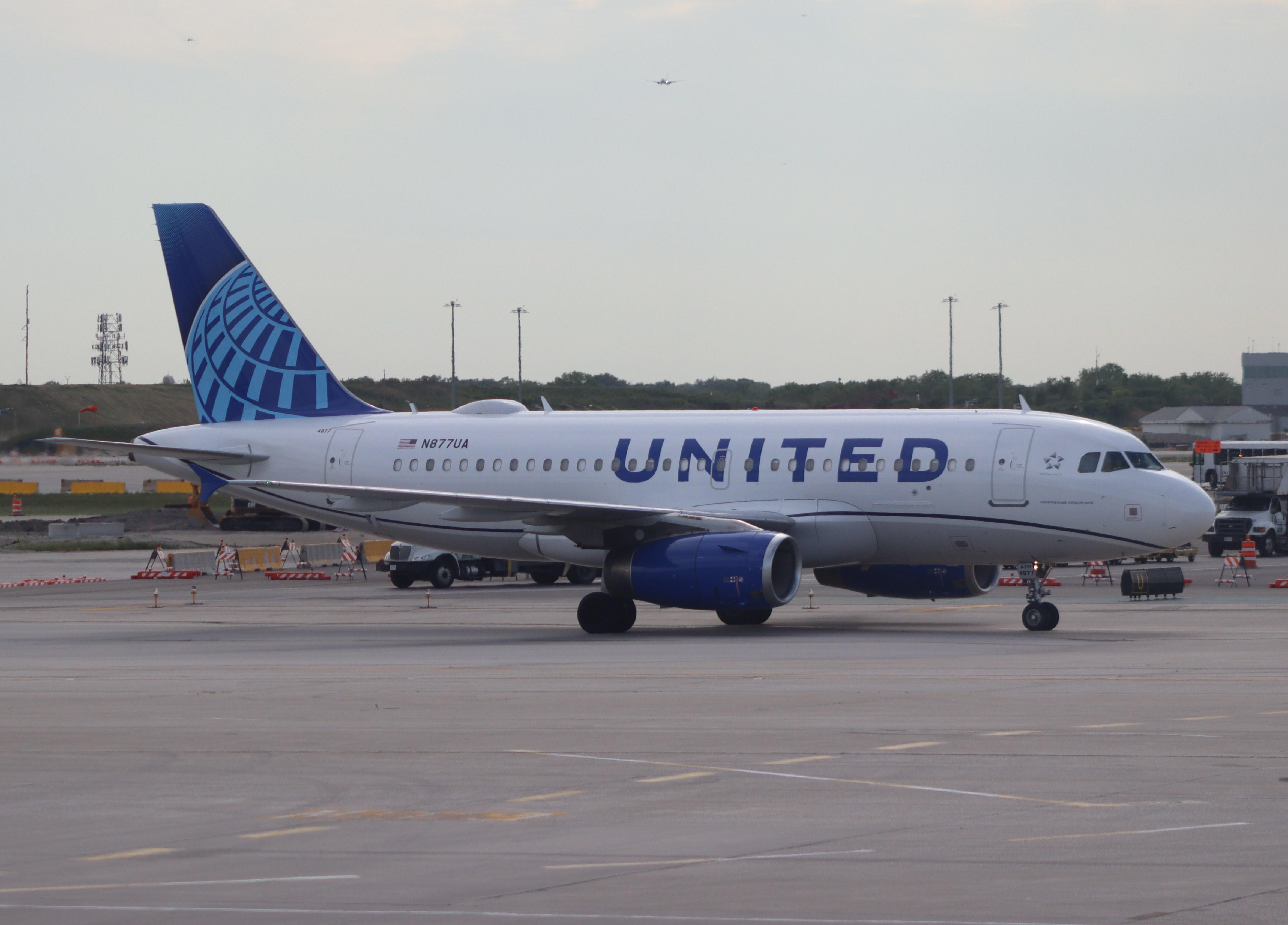 N877UA photo, click to enlarge