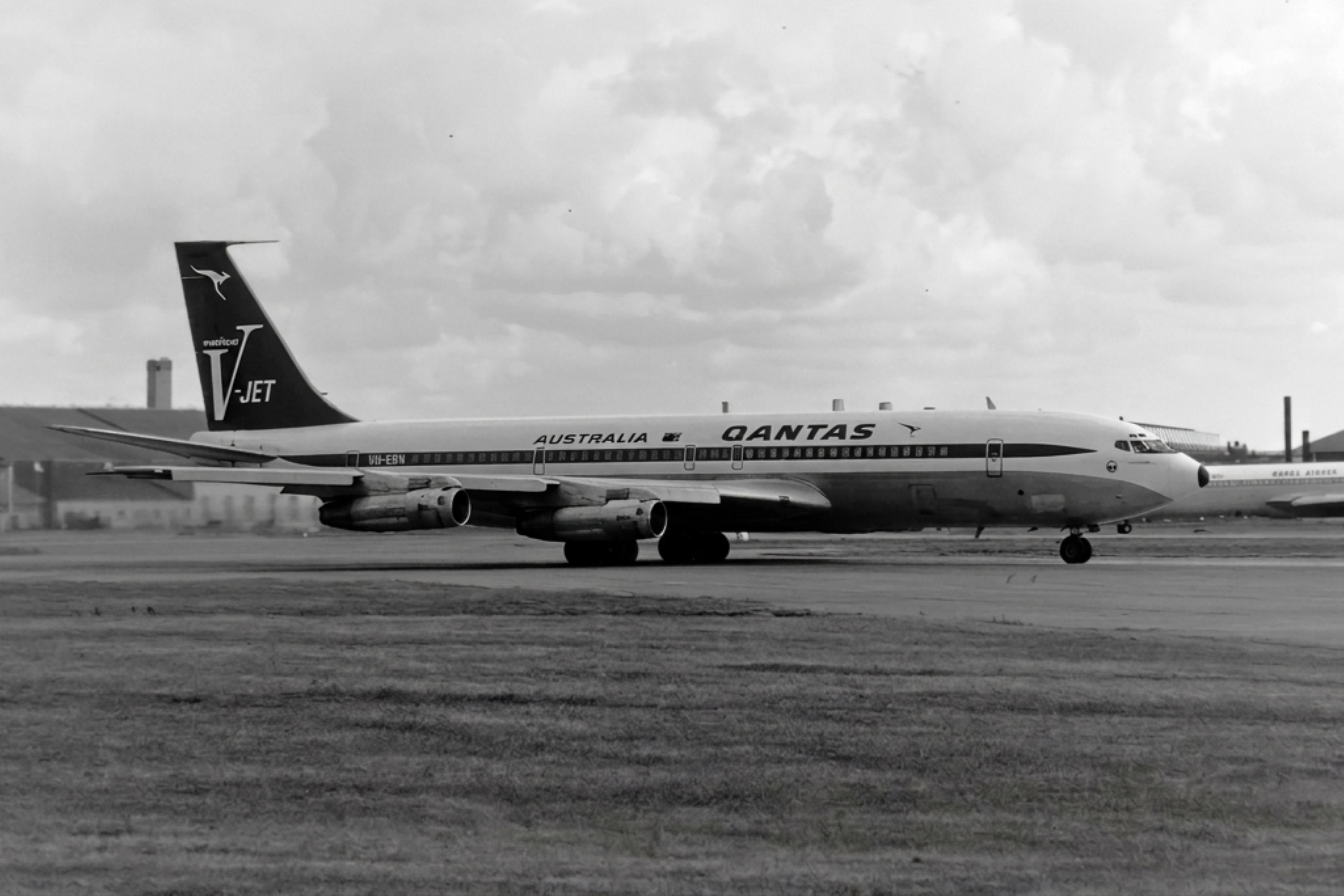 VH-EBN - VH-EBN 1965 B707-338C QANTAS LHR 1970.jpg
 - by PhilR