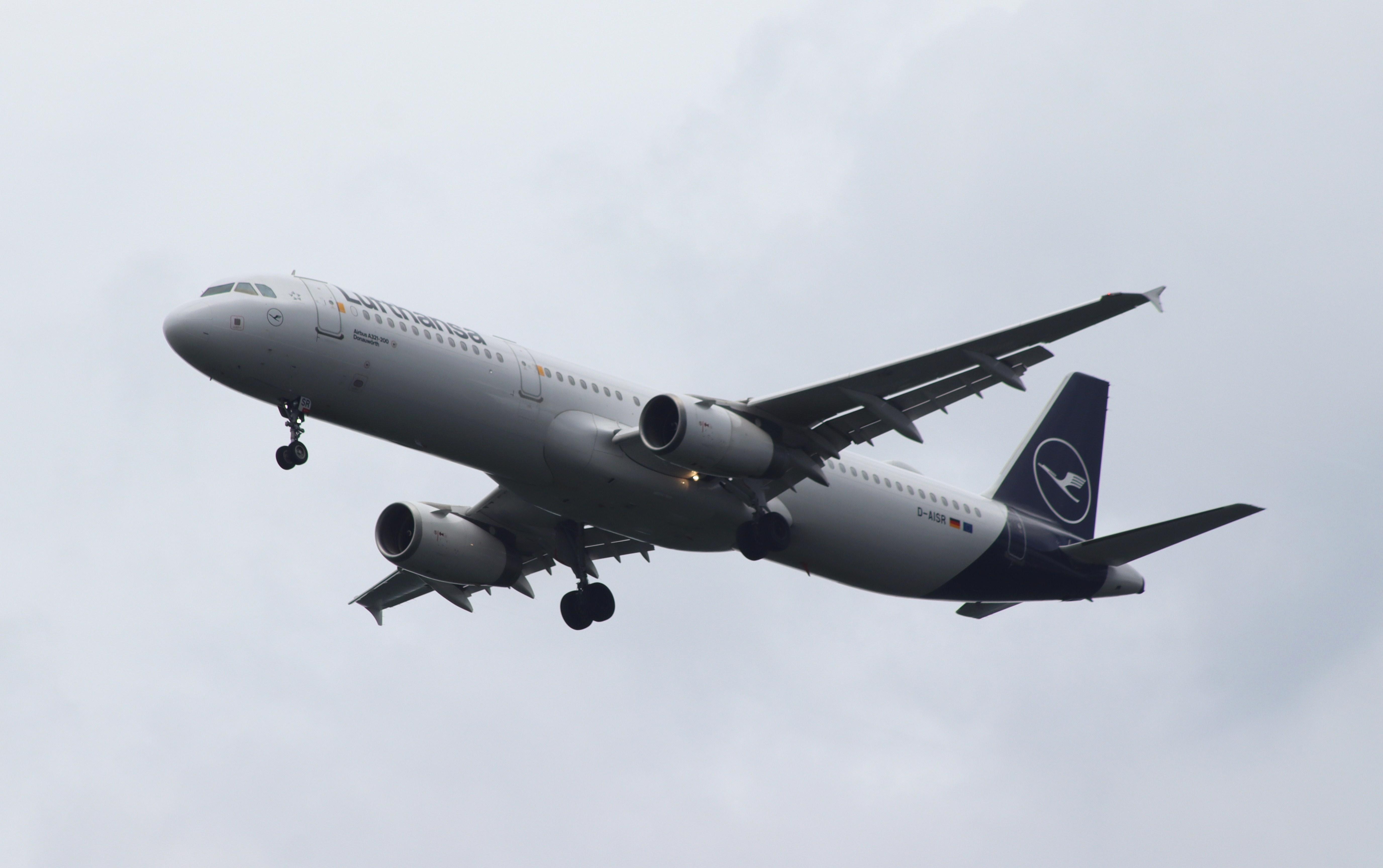 D-AISR @ EDDF - Airbus A321-231 - by MarkPasqualino