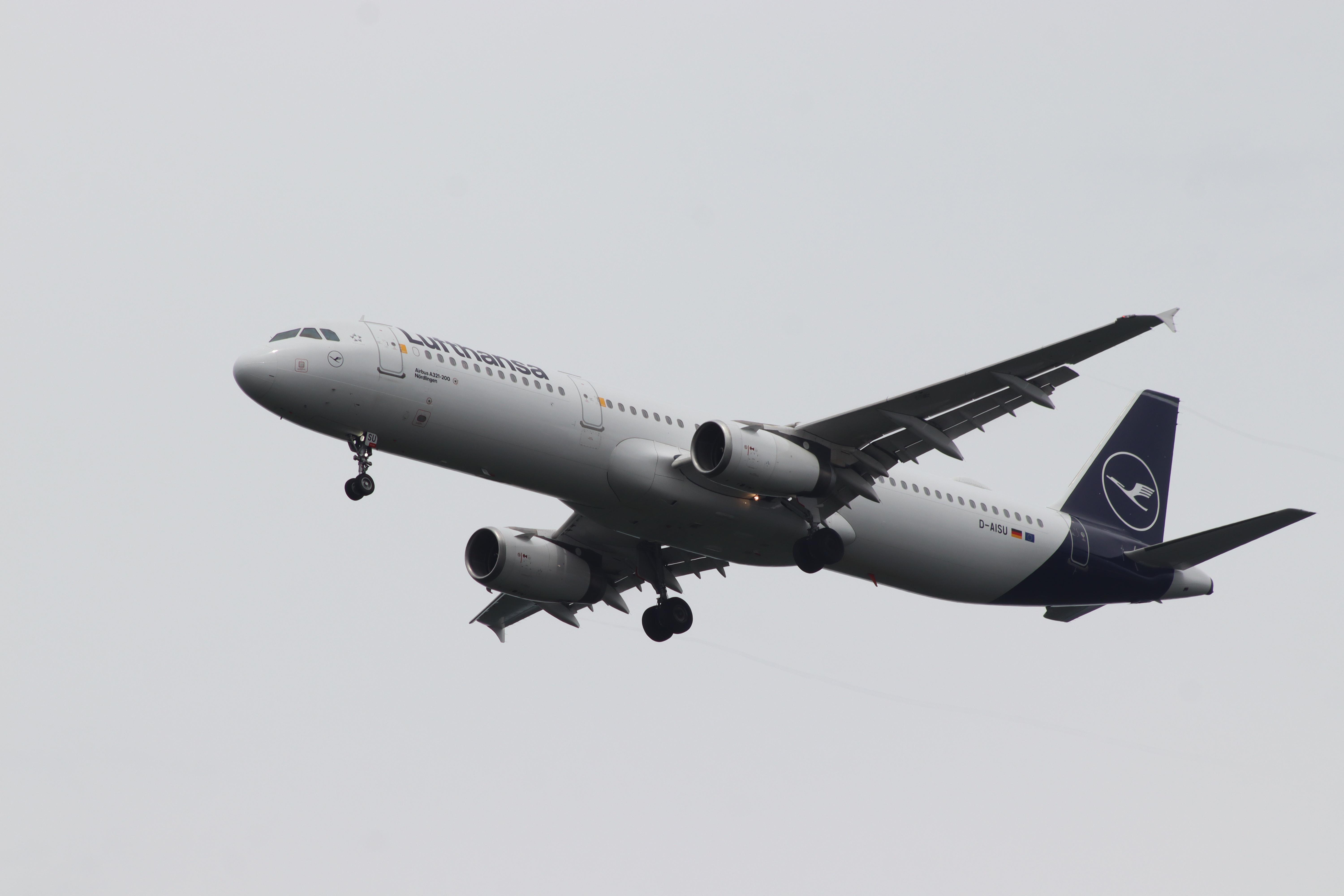 D-AISU @ EDDF - Airbus A321-231 - by MarkPasqualino