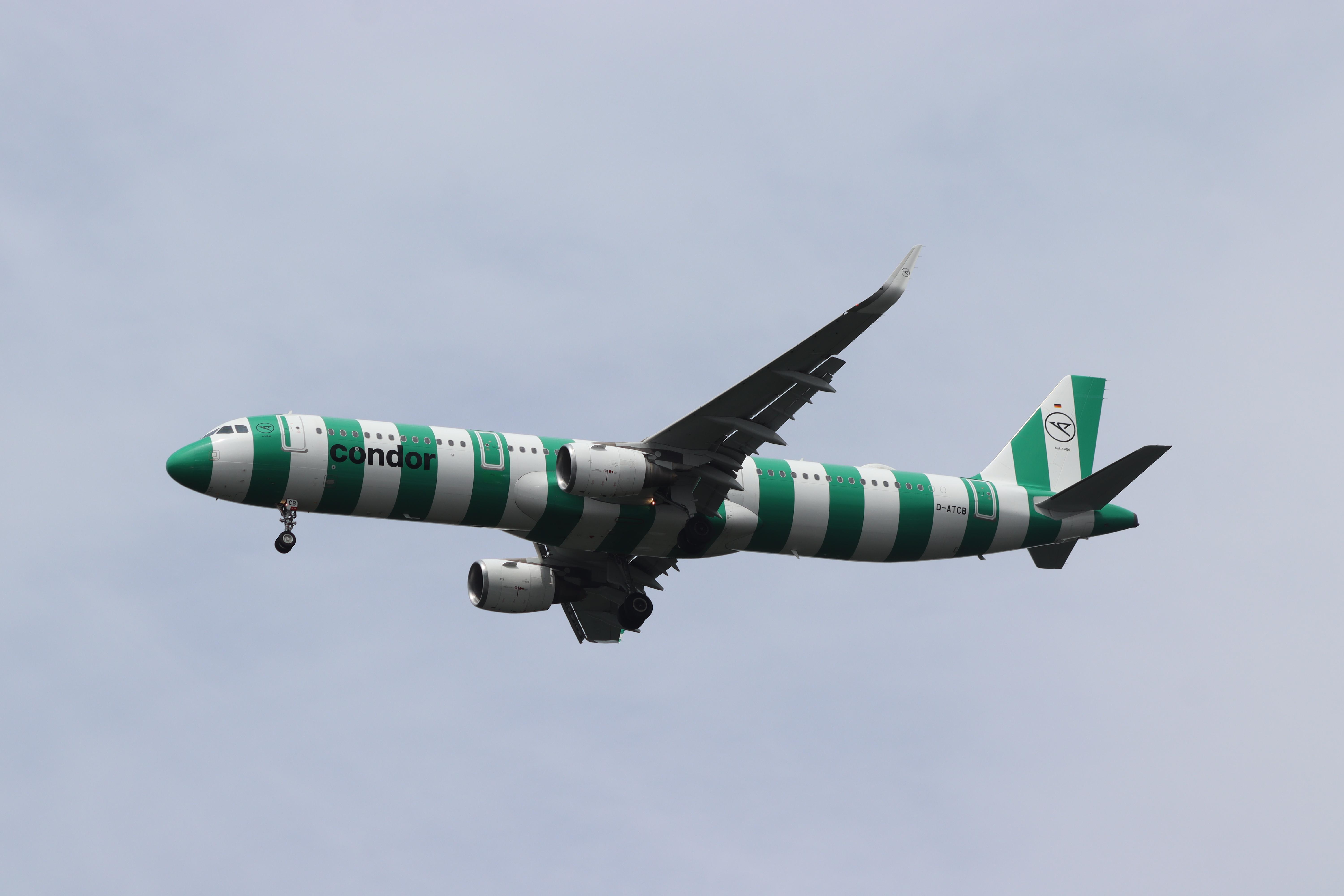 D-ATCB @ EDDF - Airbus A321-211 - by MarkPasqualino