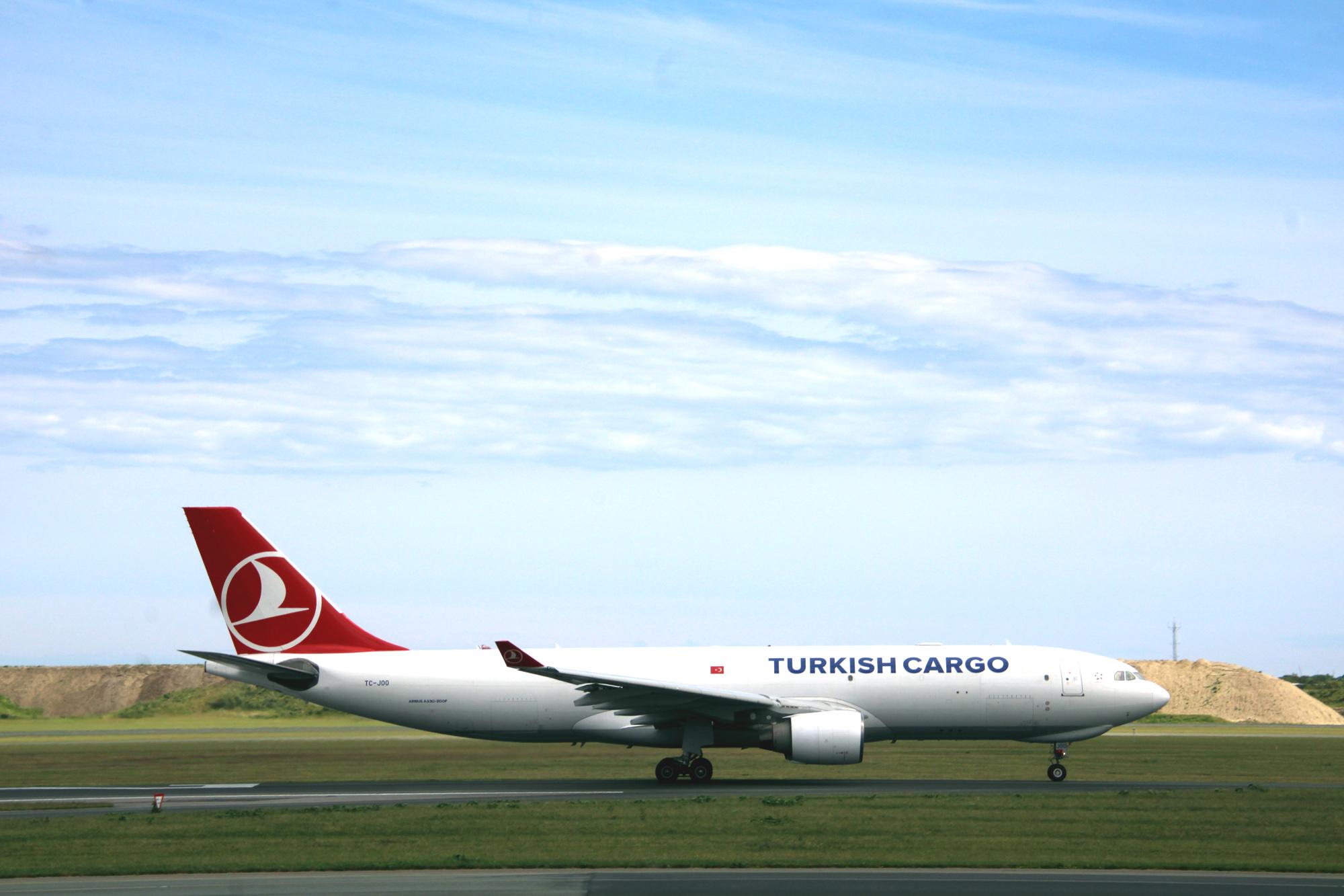 TC-JOO @ EKCH - TC-JOO takeoff rw 22R - by Erik Oxtorp