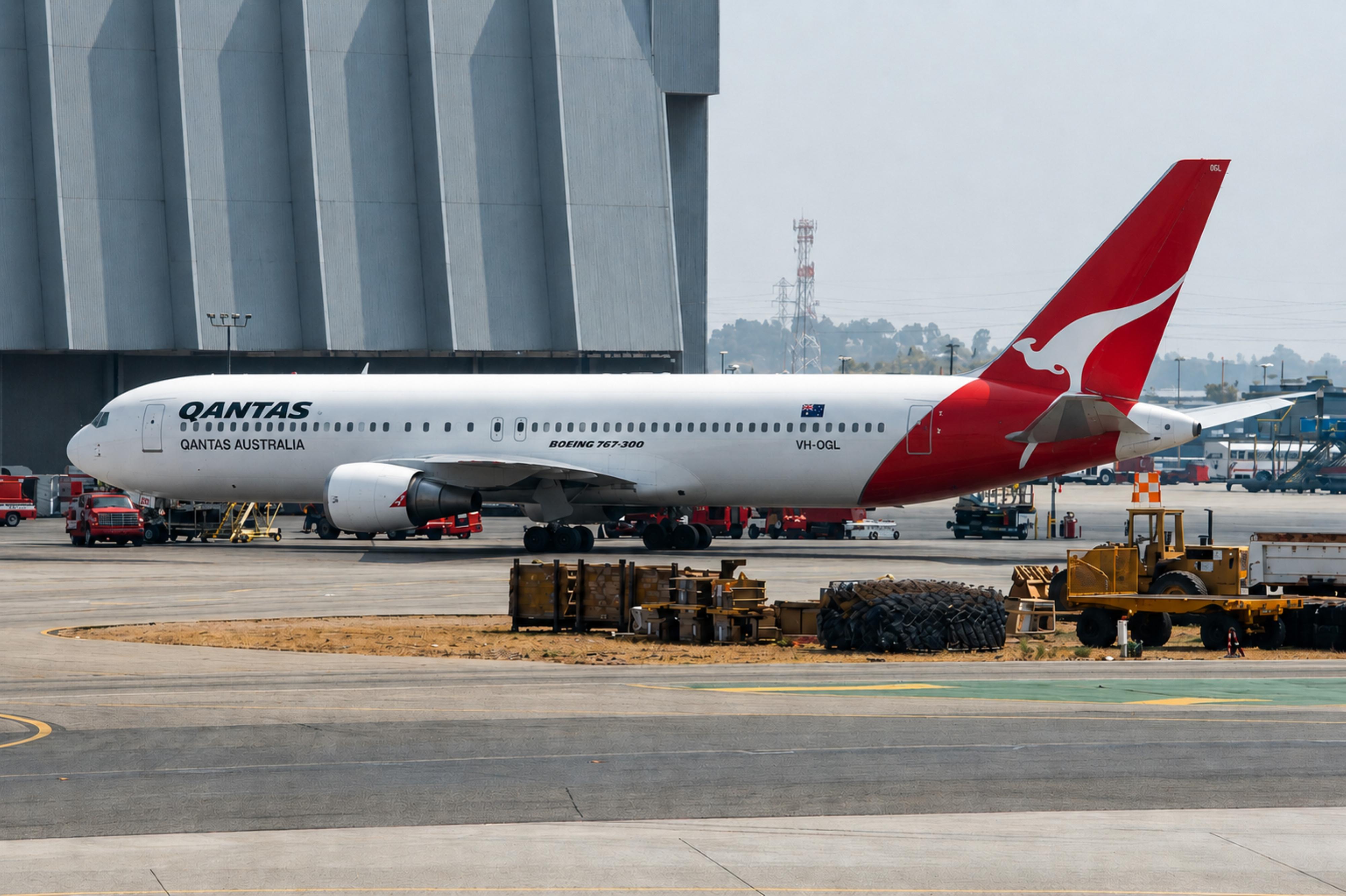 VH-OGL @ KLAX - VH-OGL 1991 Boeing 767-300 QANTAS LAX - by PhilR