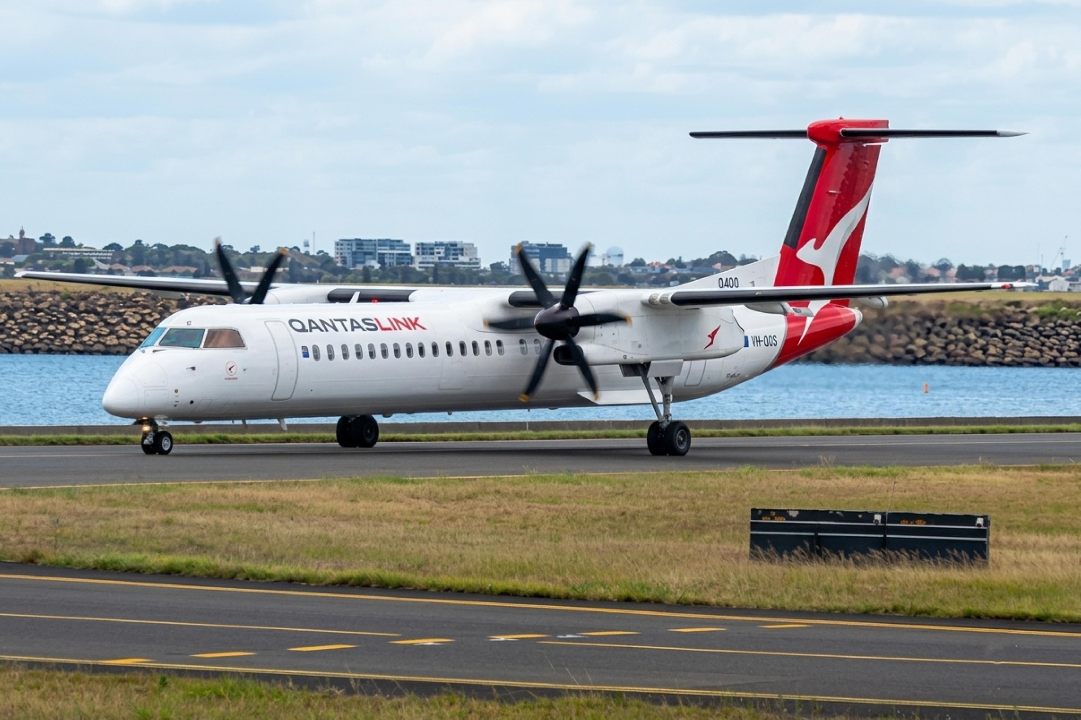 VH-QOS photo, click to enlarge