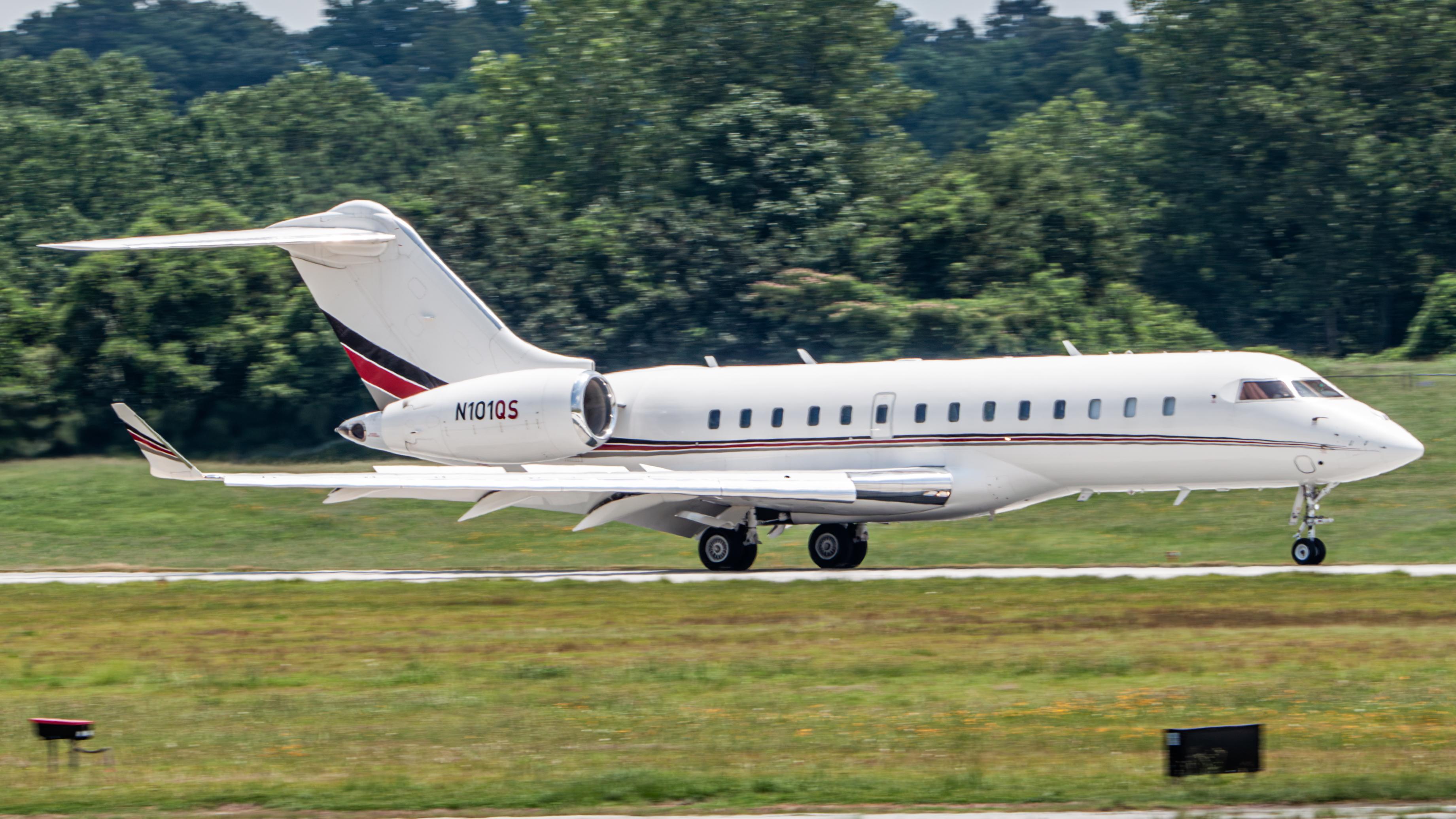 N101QS @ KPDK - NetJets Global 5000 - by AviationLover50