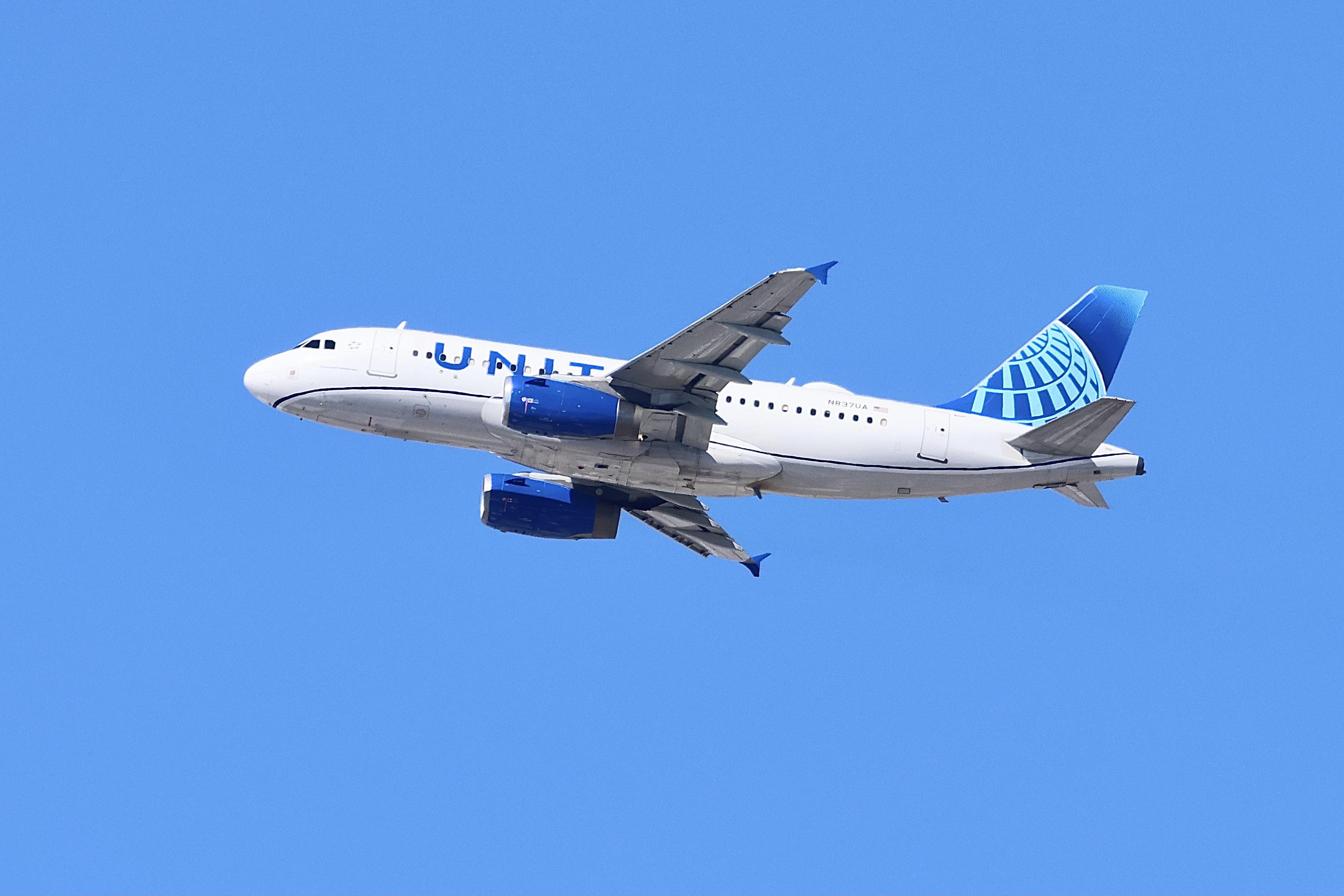 N837UA @ KORD - A319 United A319-232 N837UA departing 27L KORD - by MarkKalfas