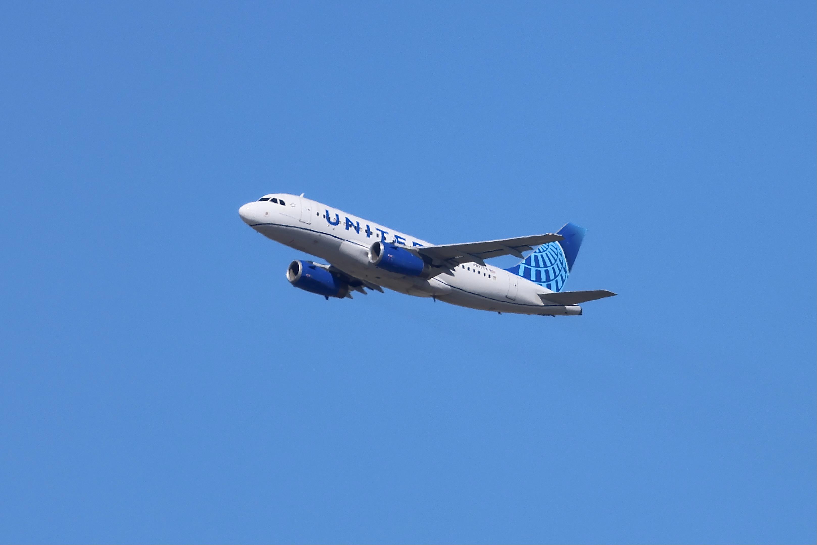 N837UA @ KORD - A319 United A319-232 N837UA departing 27L KORD - by MarkKalfas
