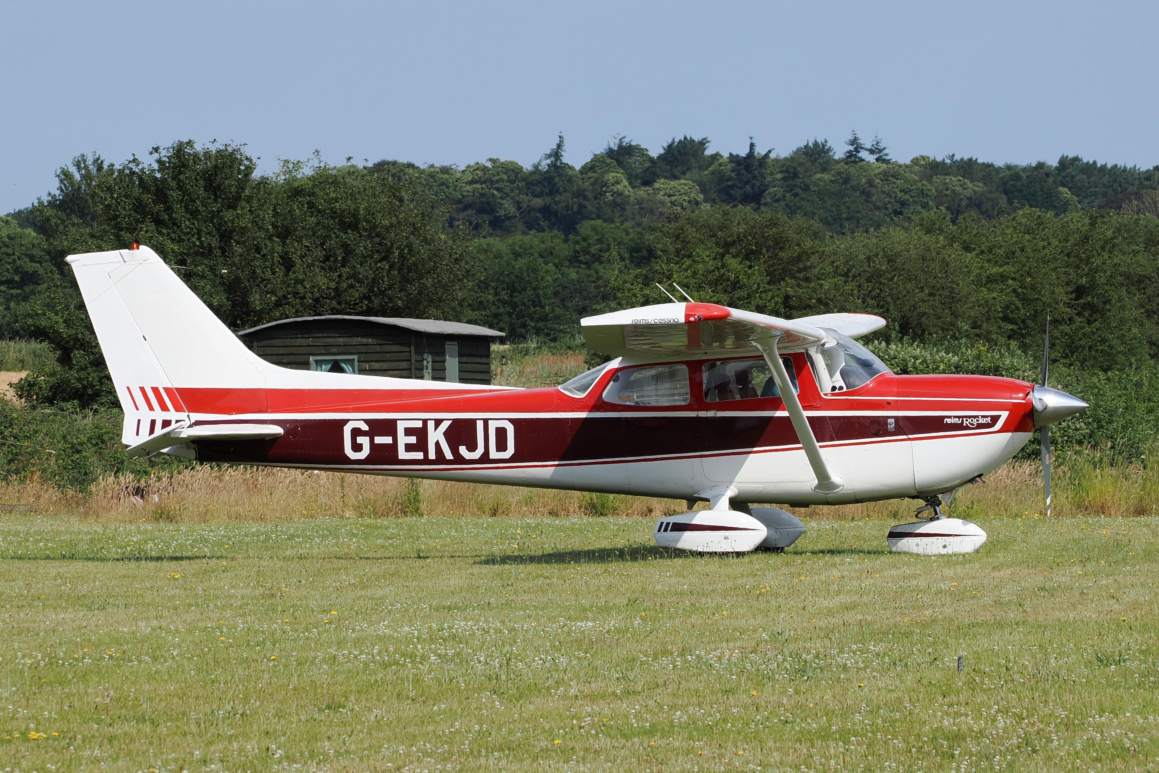 G-EKJD photo, click to enlarge