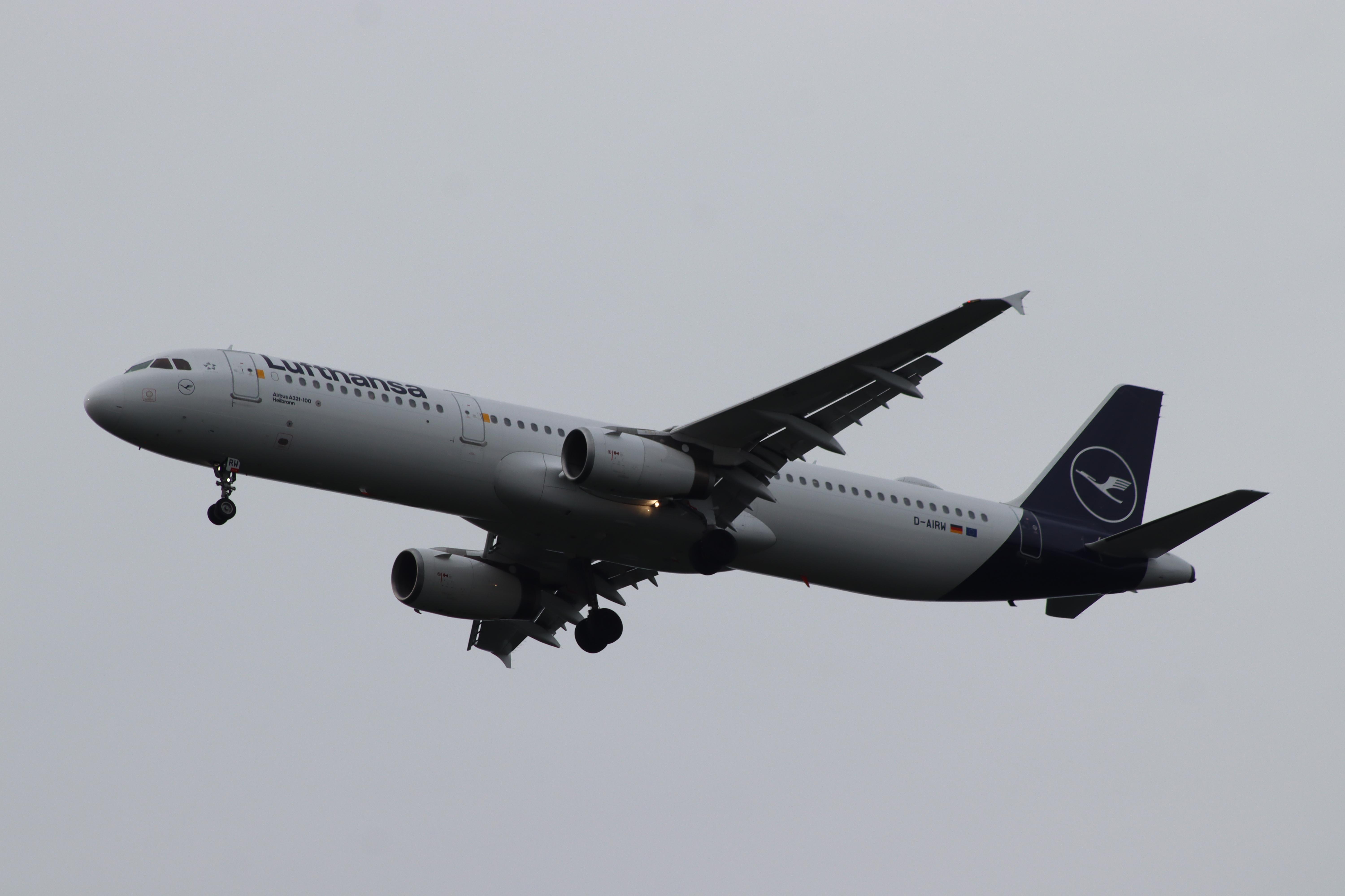 D-AIRW photo, click to enlarge