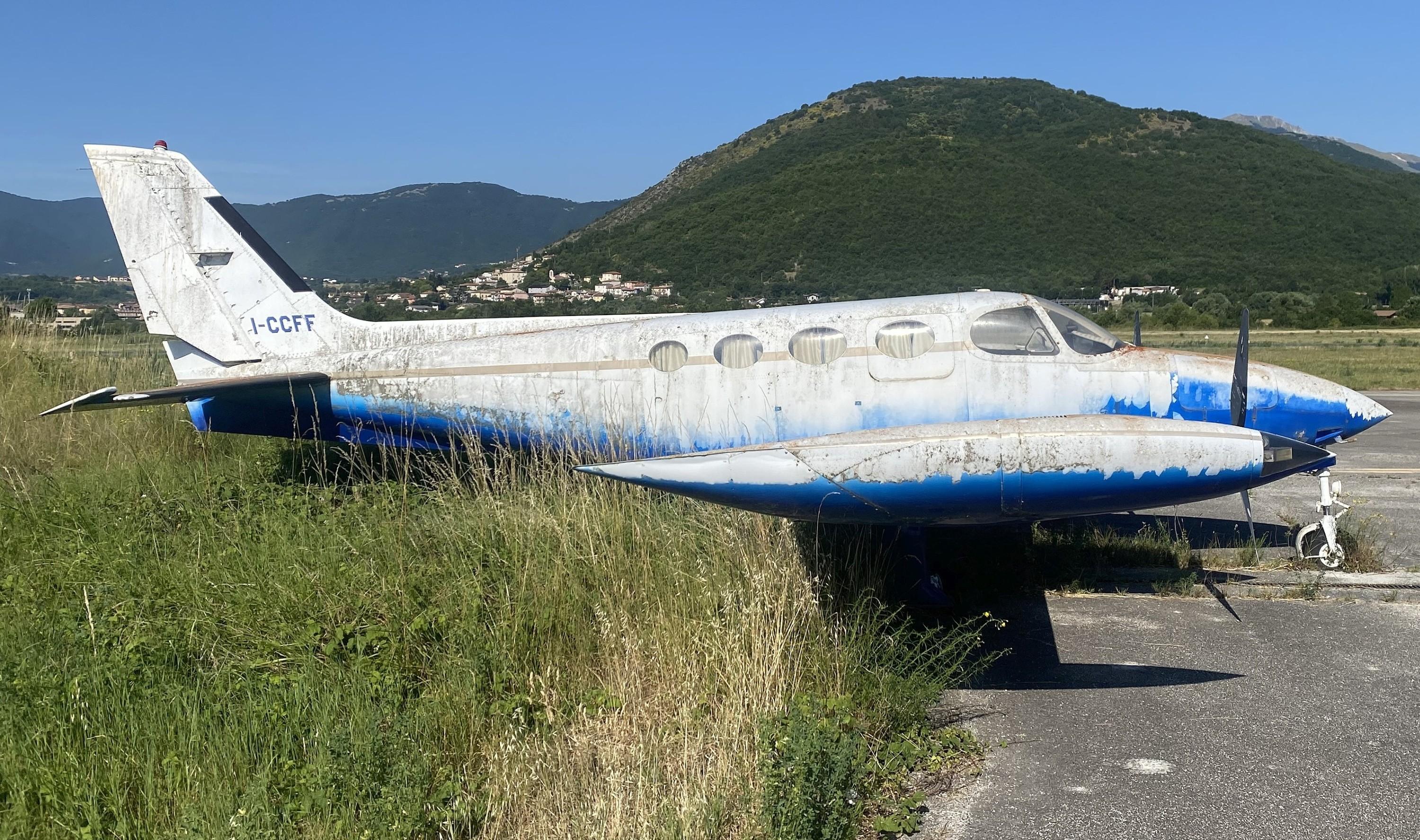 I-CCFF @ LIAP - In need of some clean-up before the next flight at L'Aquila Parchi airport, Italy - by ReinhardJost