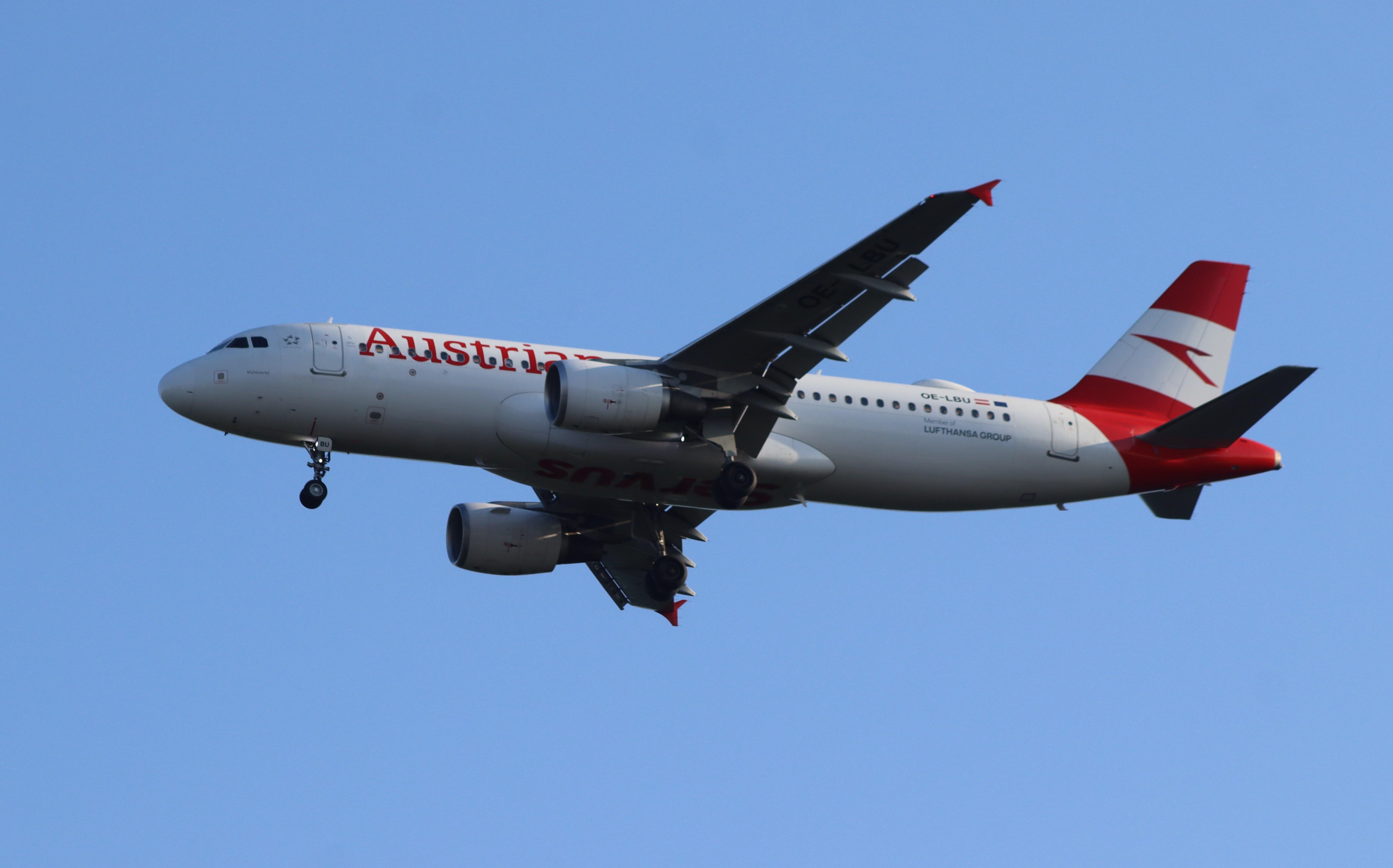 OE-LBU @ EDDF - Airbus A320-214 - by MarkPasqualino