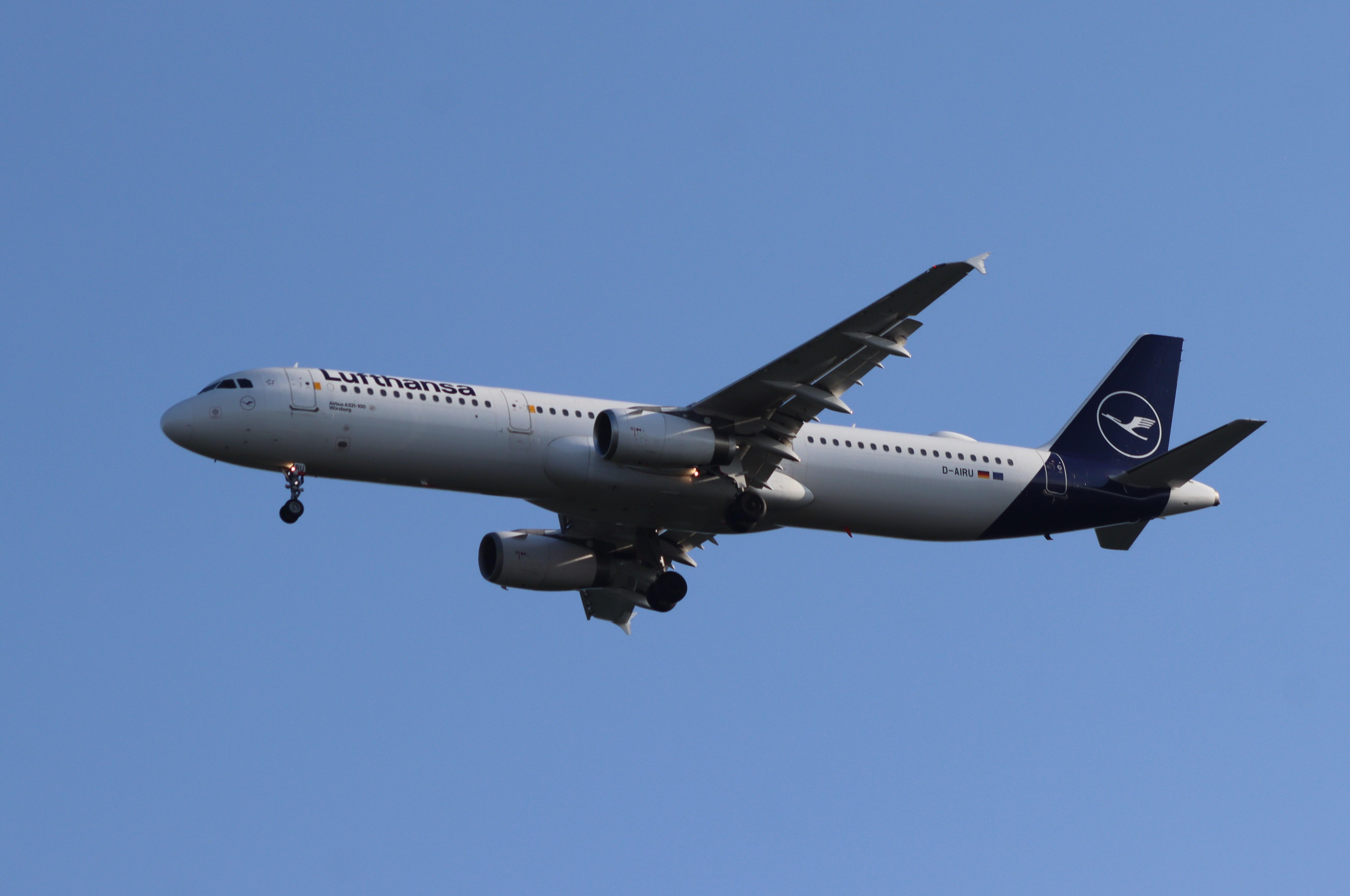 D-AIRU @ EDDF - Airbus A321-131 - by MarkPasqualino