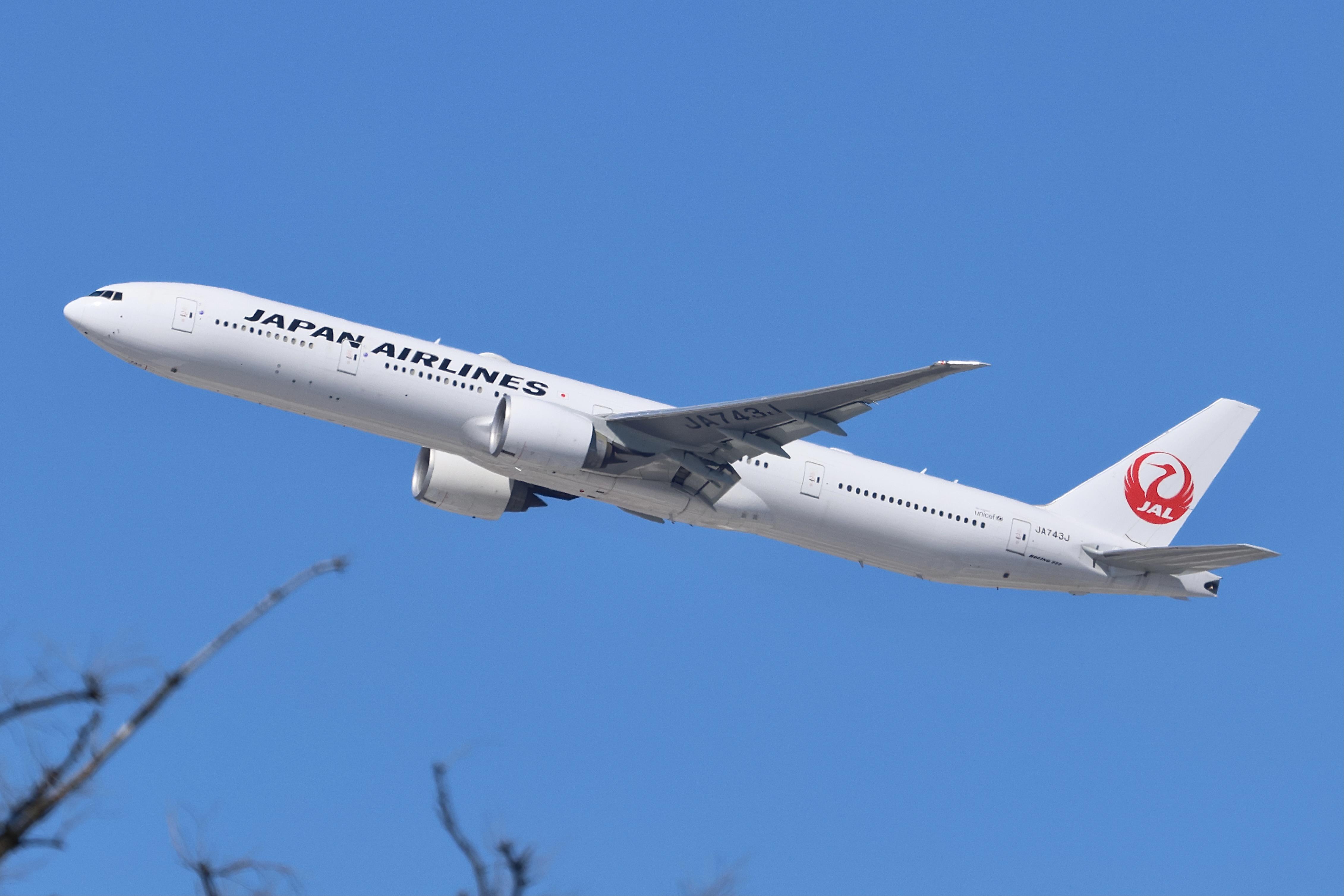 JA743J @ KORD - B77W Japan Airlunes Boeing 777-346(ER) JA743J departing 27L KORD - by MarkKalfas