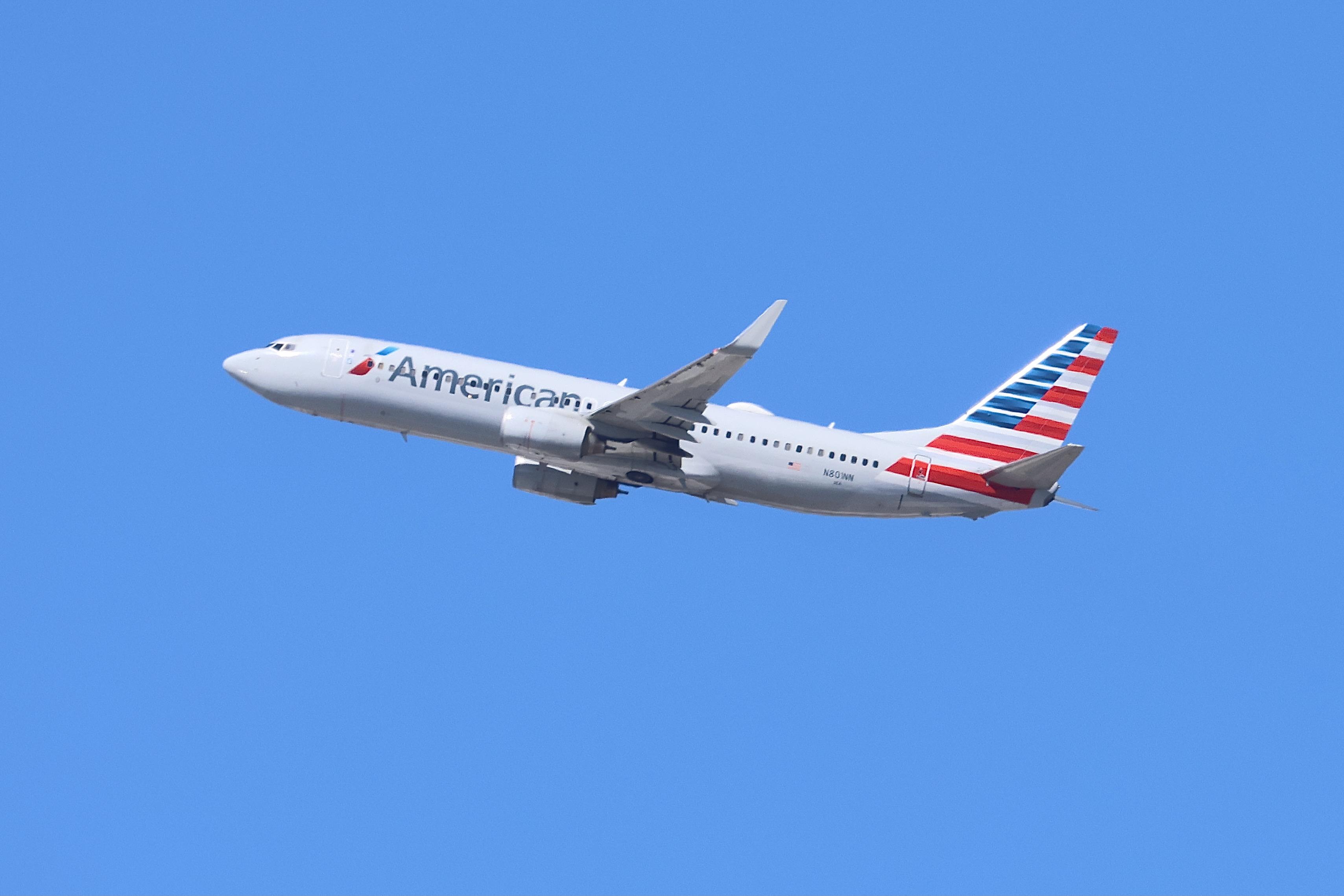 N801NN @ KORD - B738 American Airlines Boeing 737-823, N801NN departing 27L KORD - by MarkKalfas