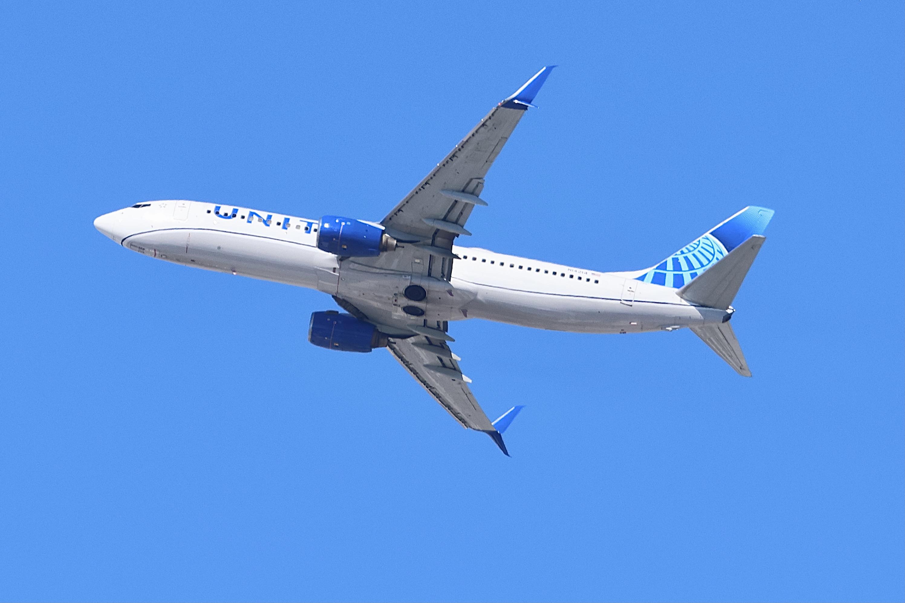 N14214 @ KORD - B738 United Airlines Boeing 737-824 N14214 departing 27L KORD - by MarkKalfas