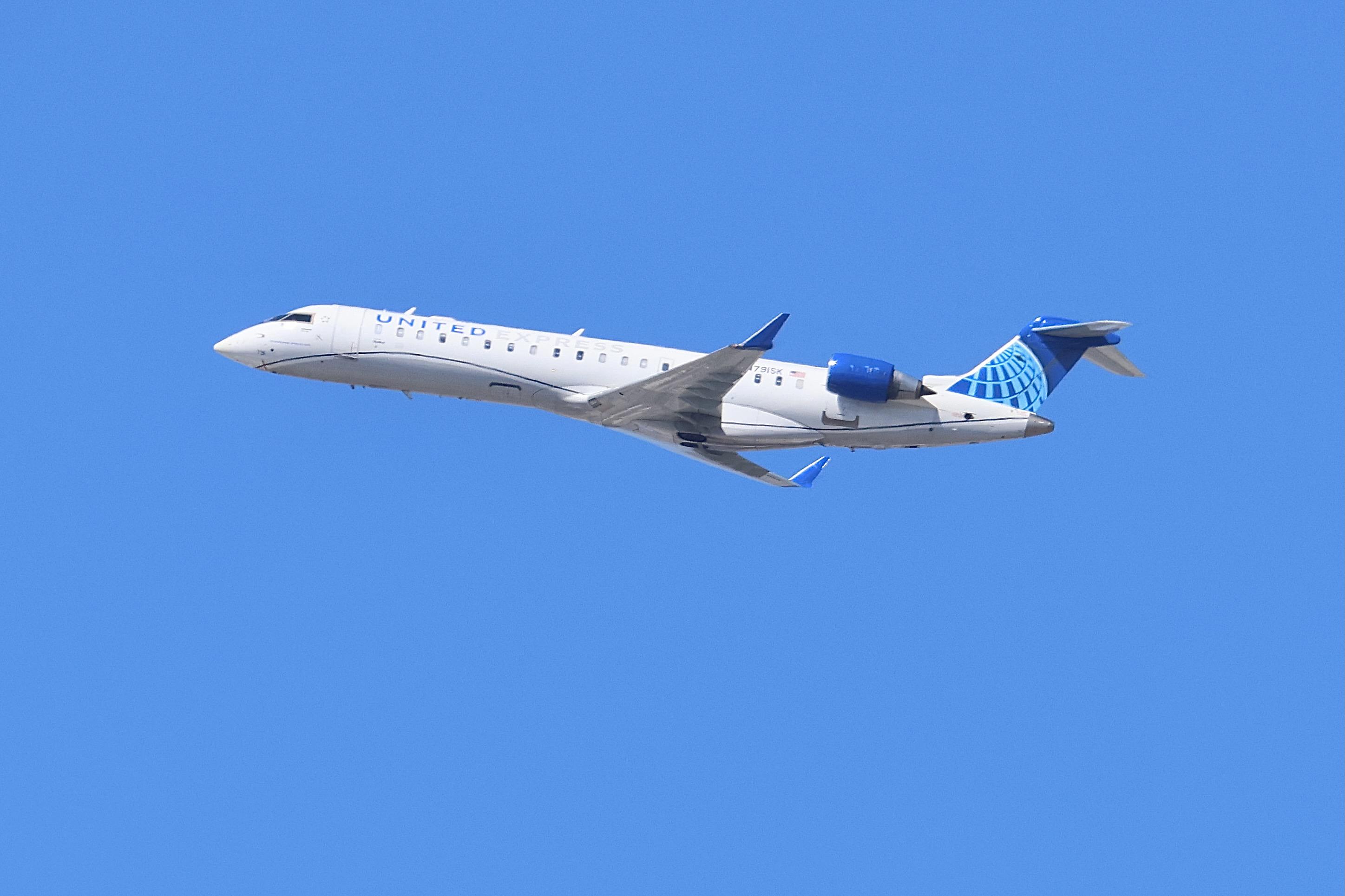 N791SK @ KORD - CRJ7 SkyWest / United Express Canadair Regional Jet CRJ-550 N791SK departing 28R KORD - by MarkKalfas