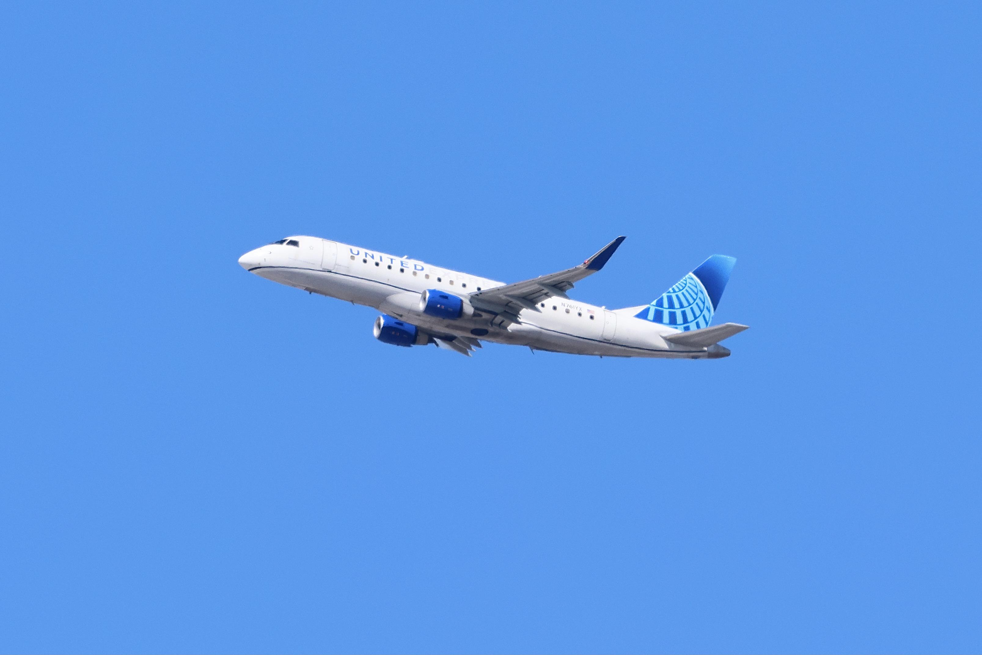 N761YX @ KORD - E75L Republic Airways/United Express Embraer 175LR N761YX departing 27L KORD - by MarkKalfas