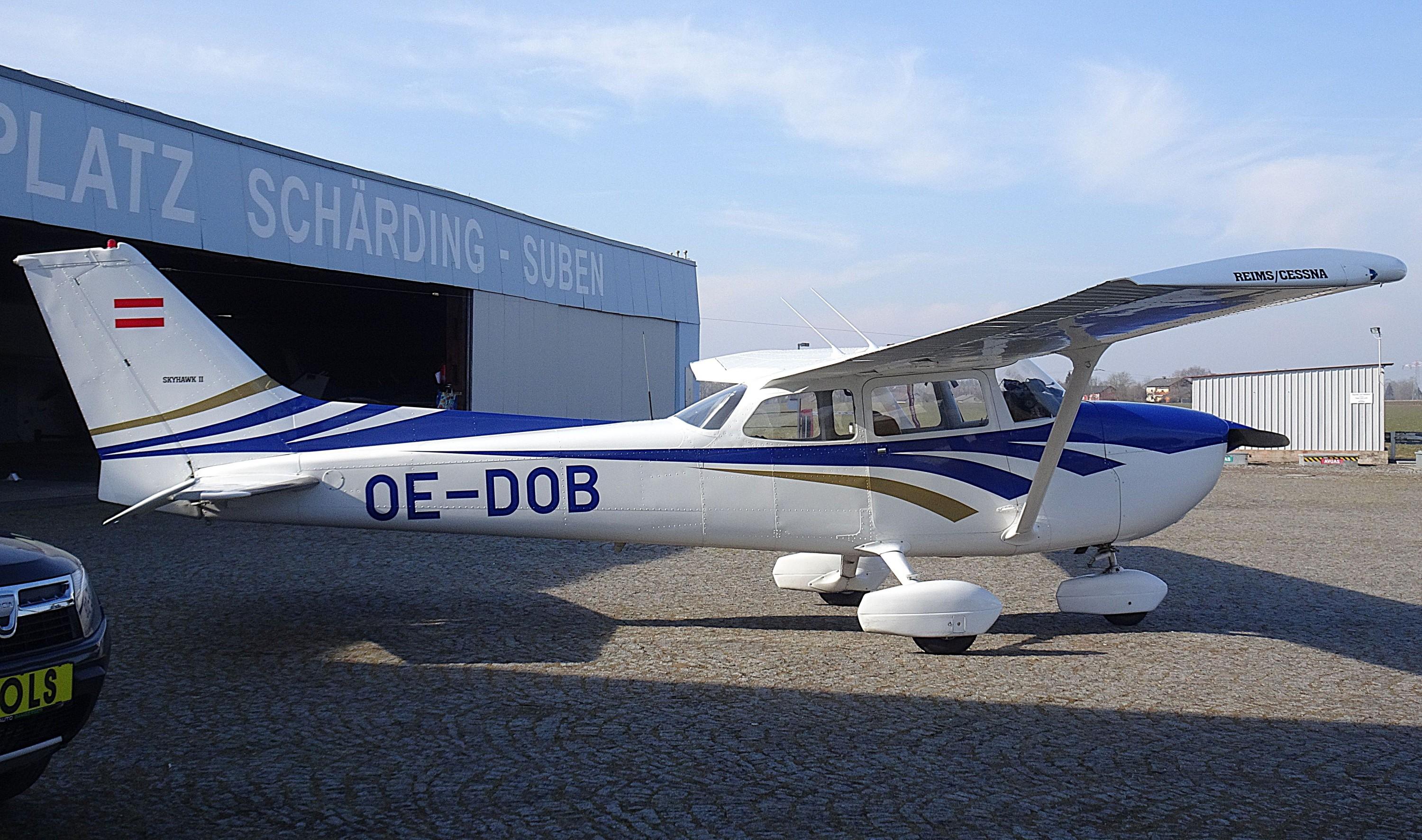 OE-DOB @ LOLS - Dobersberg-based Skyhawk OE-DOB (ex-D-EIYA)  visits Schärding-Suben, AUstria - by ReinhardJost