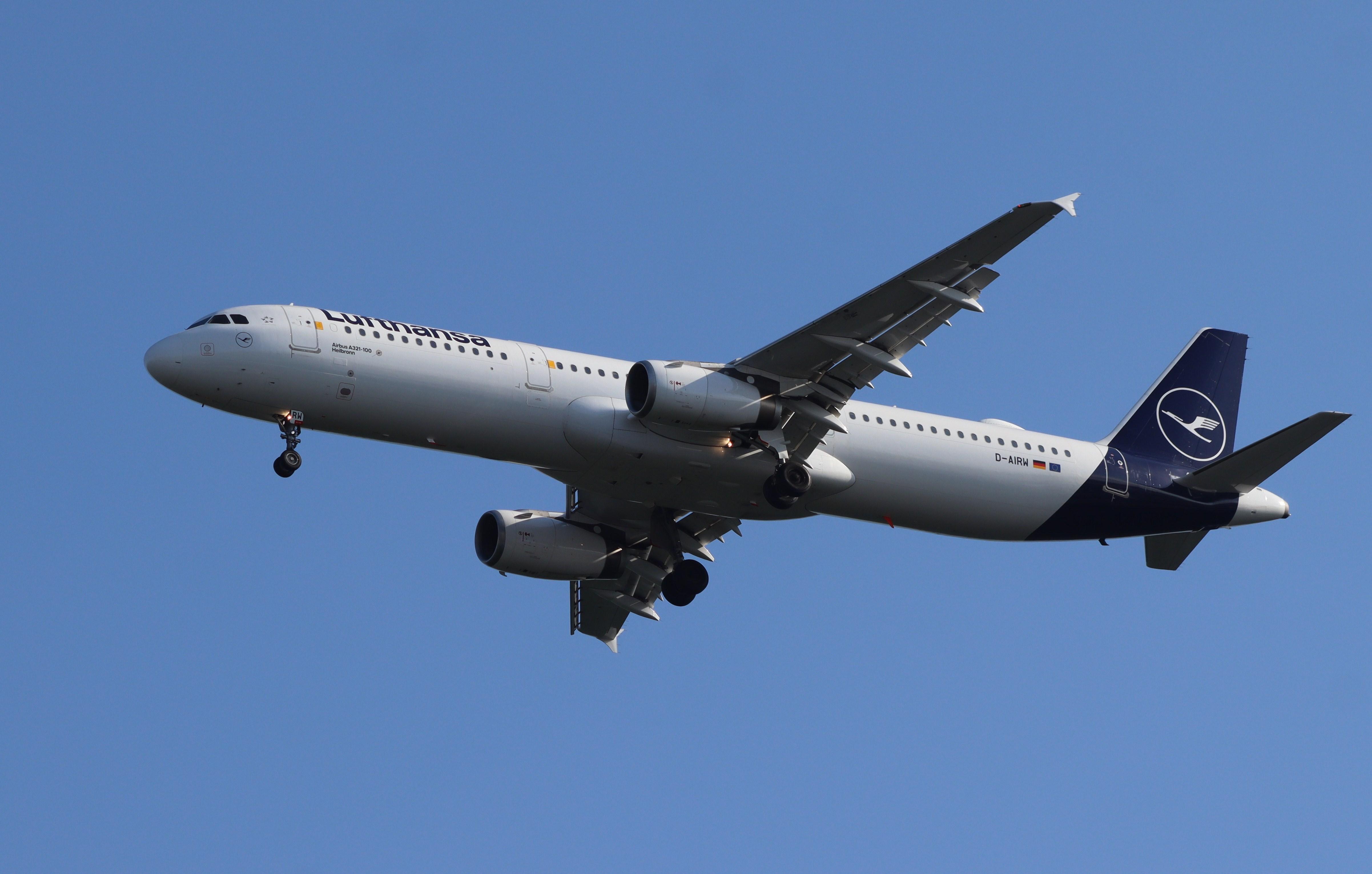 D-AIRW photo, click to enlarge